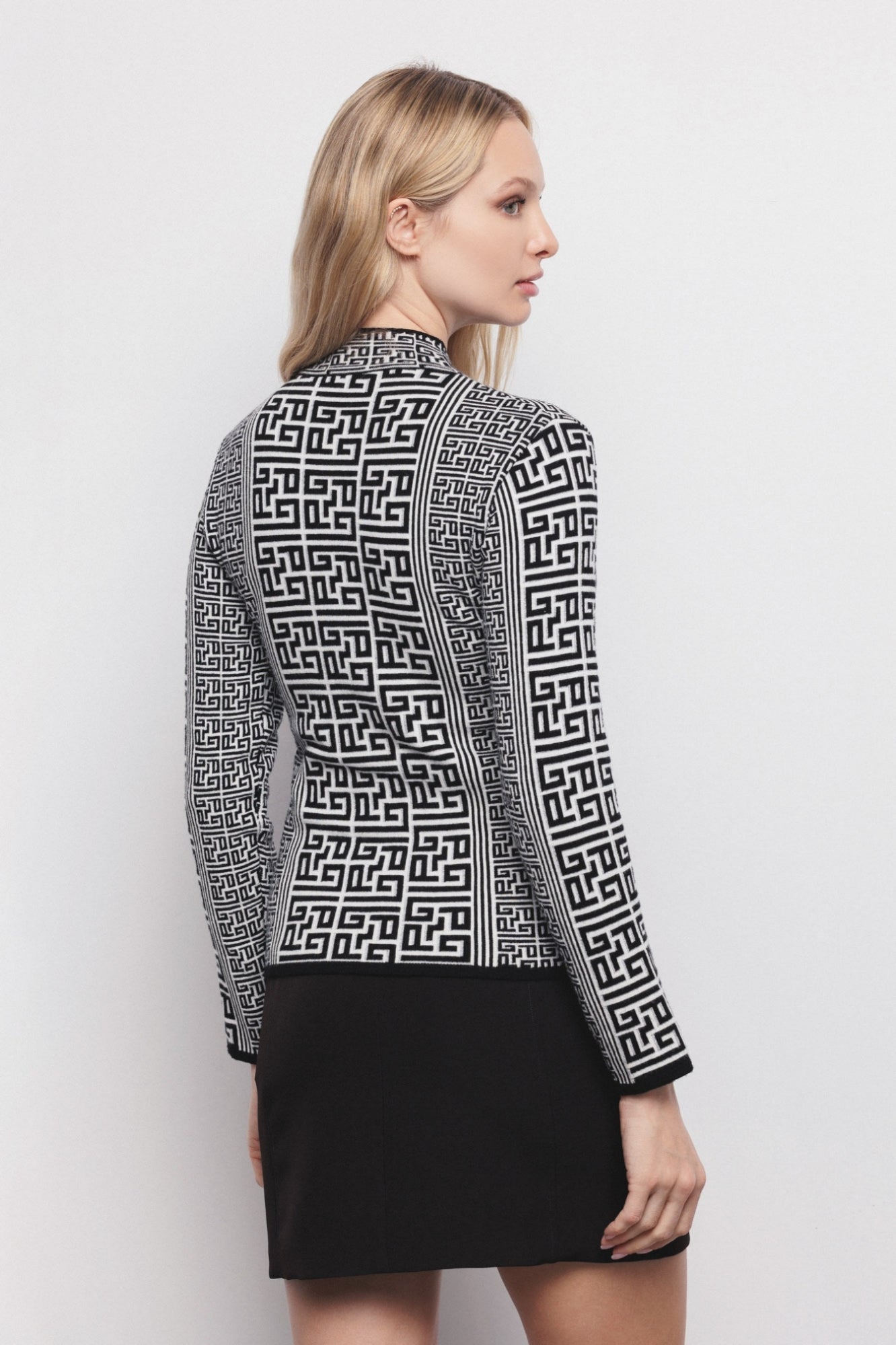 Pulôver Preto Offwhite Gola Alta Manga Longa - Gaëlle Paris