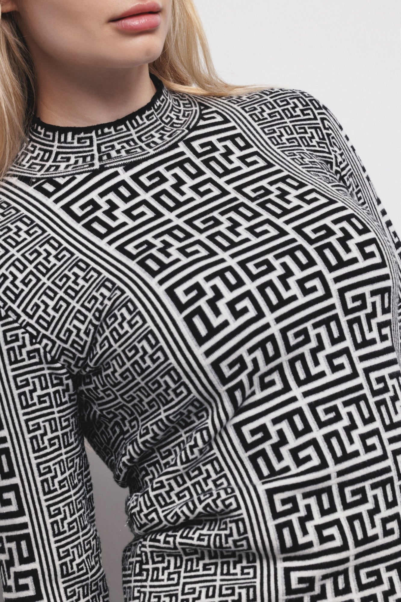 Pulôver Preto Offwhite Gola Alta Manga Longa - Gaëlle Paris