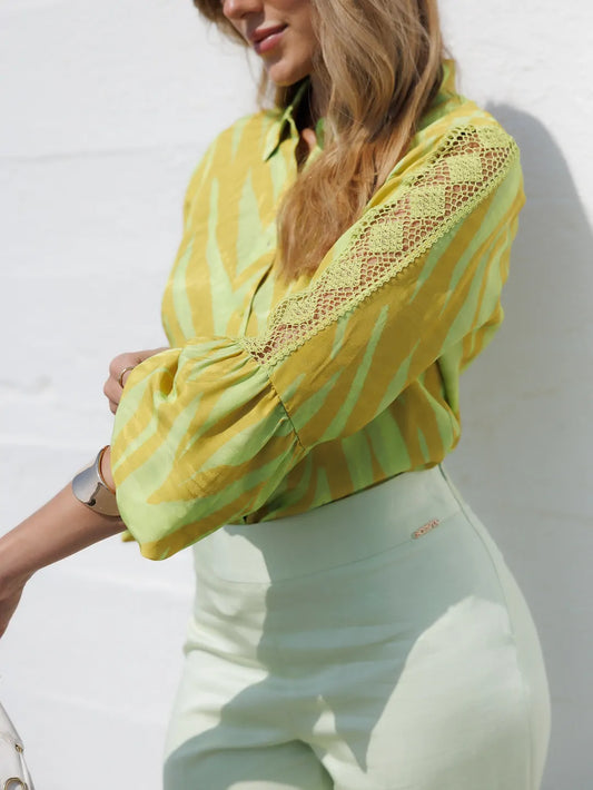 Blusa Estampada com Detalhe de Renda - Scripta