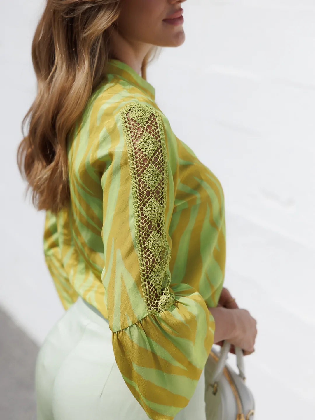 Blusa Estampada com Detalhe de Renda - Scripta