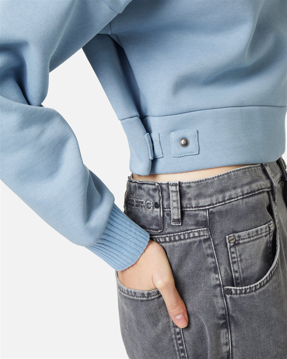 Sweatshirt Cropped em Algodão Sustentável com Gola Maxi em Malha Baunilha – Iceberg