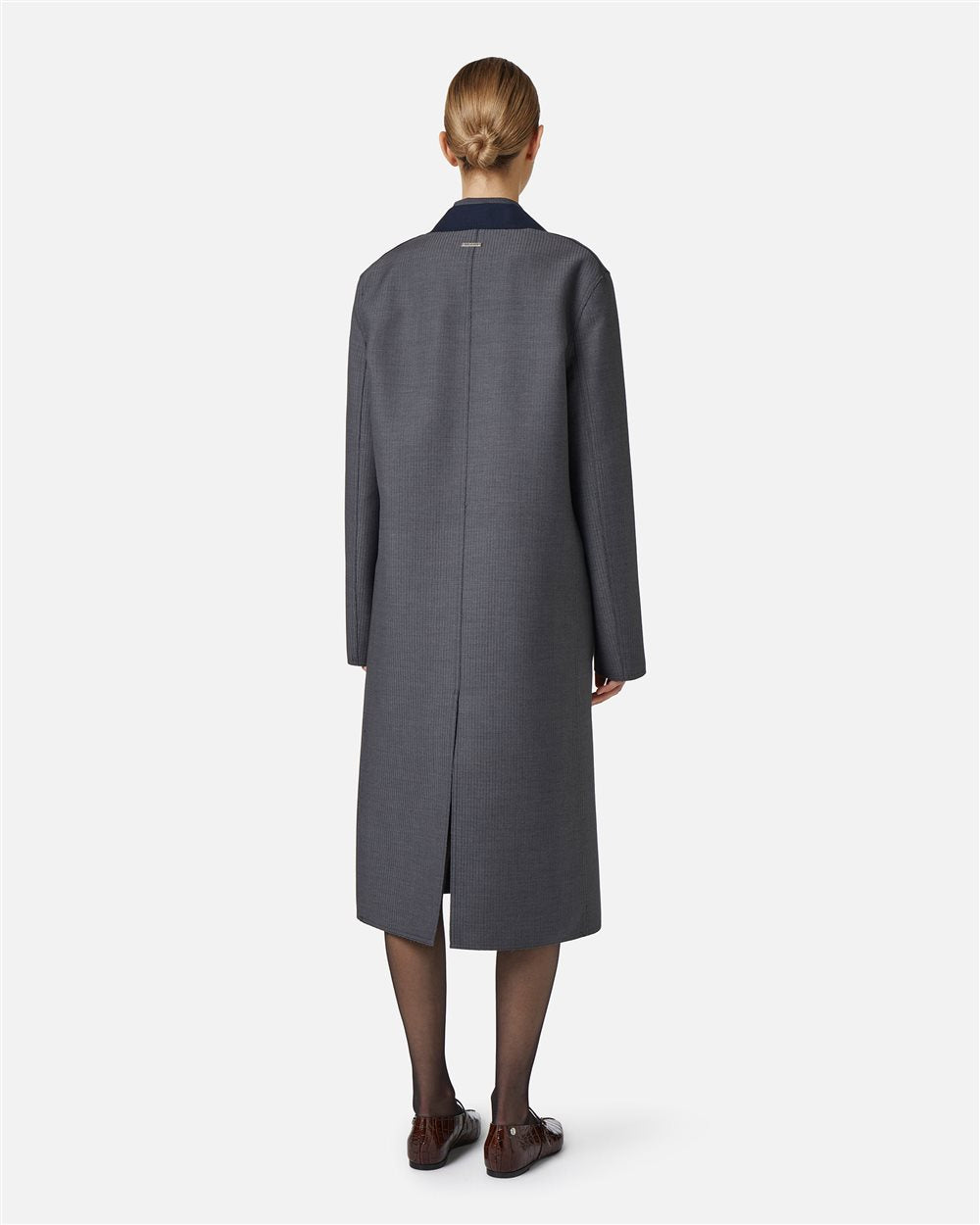 Casaco Reversível em Riscas Finas Cinza Mouse com Detalhes em Corte Cru – Iceberg