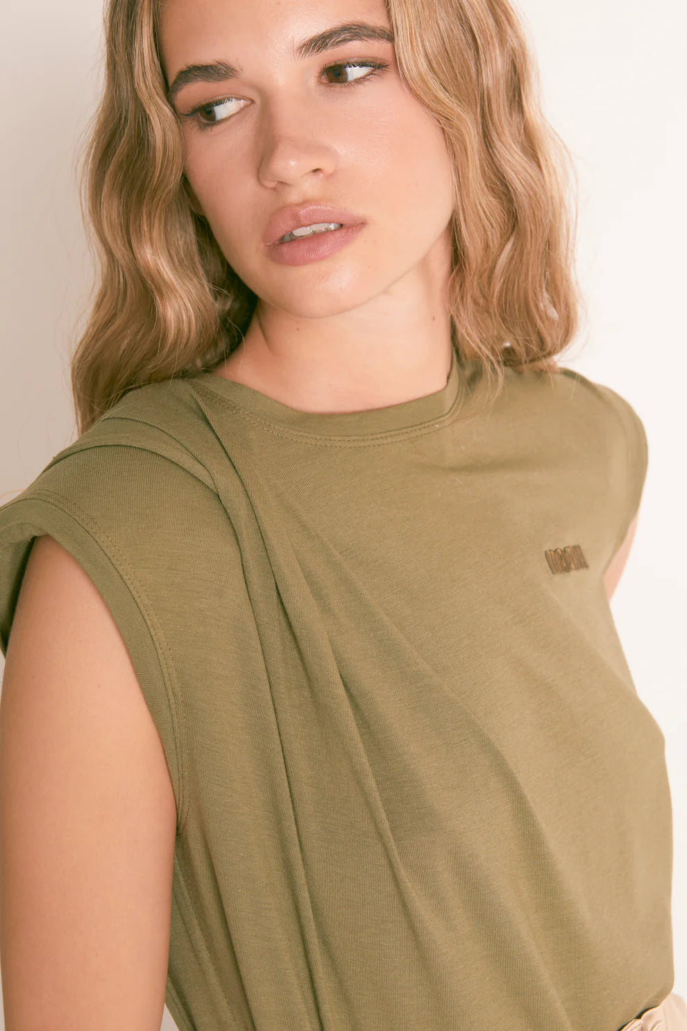 T-Shirt com Nó Khaki - Masavi