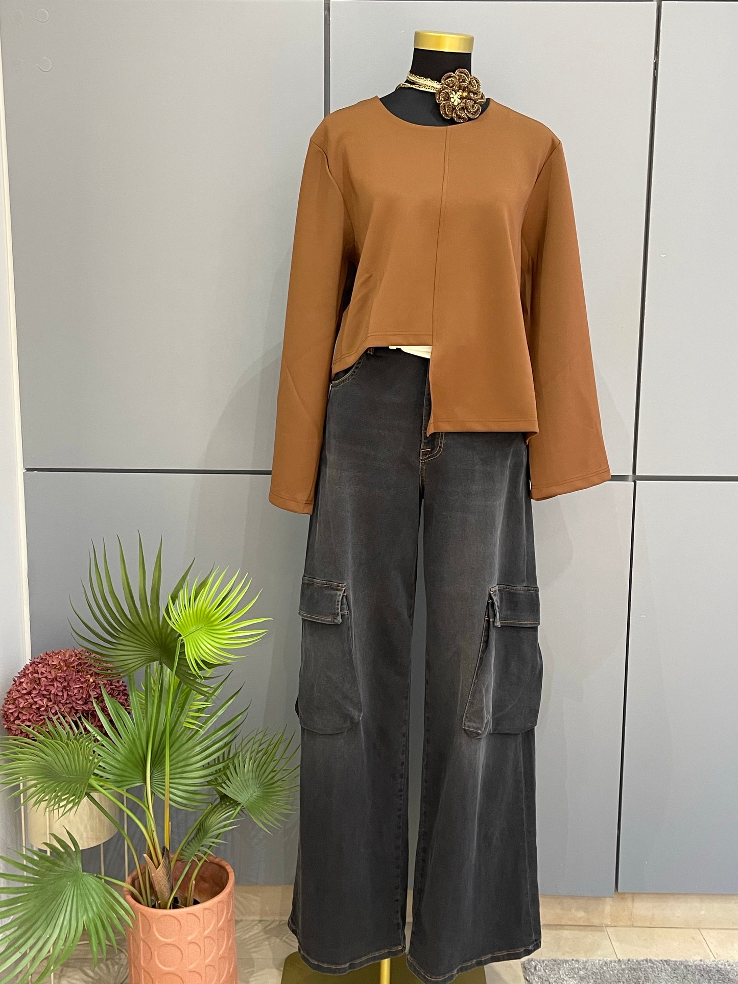 Blouse with Cutout - Jijil