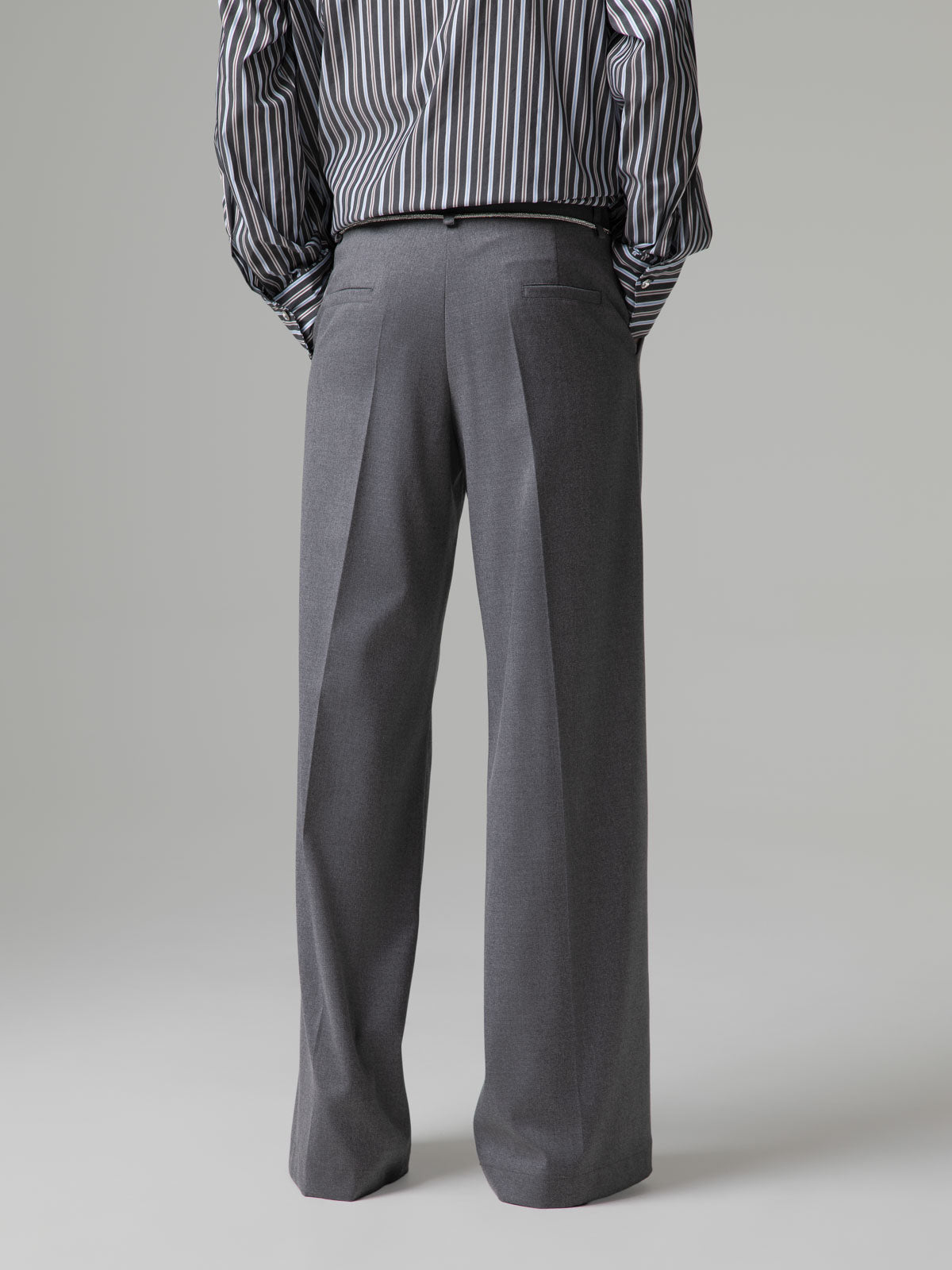 Calças Loose Fit com Pinças Preto – Gaëlle Paris