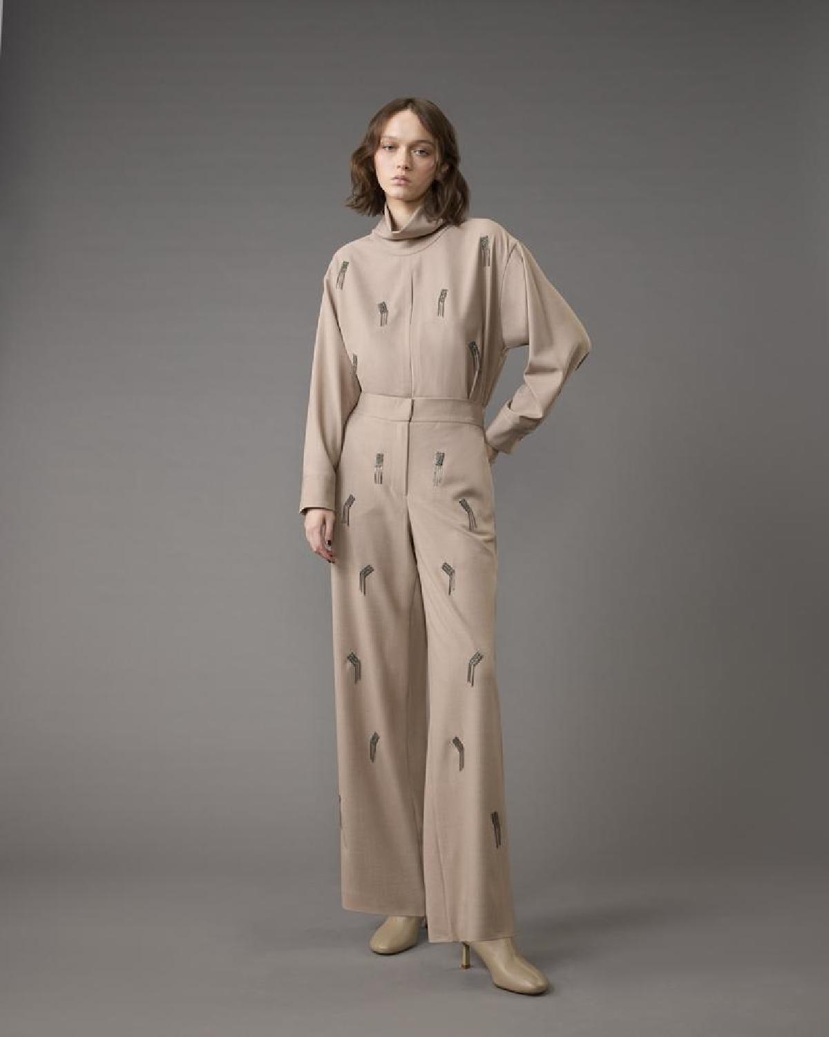 Blusa em Enver Satin com Aplicações Metálicas - Simona Corsellini