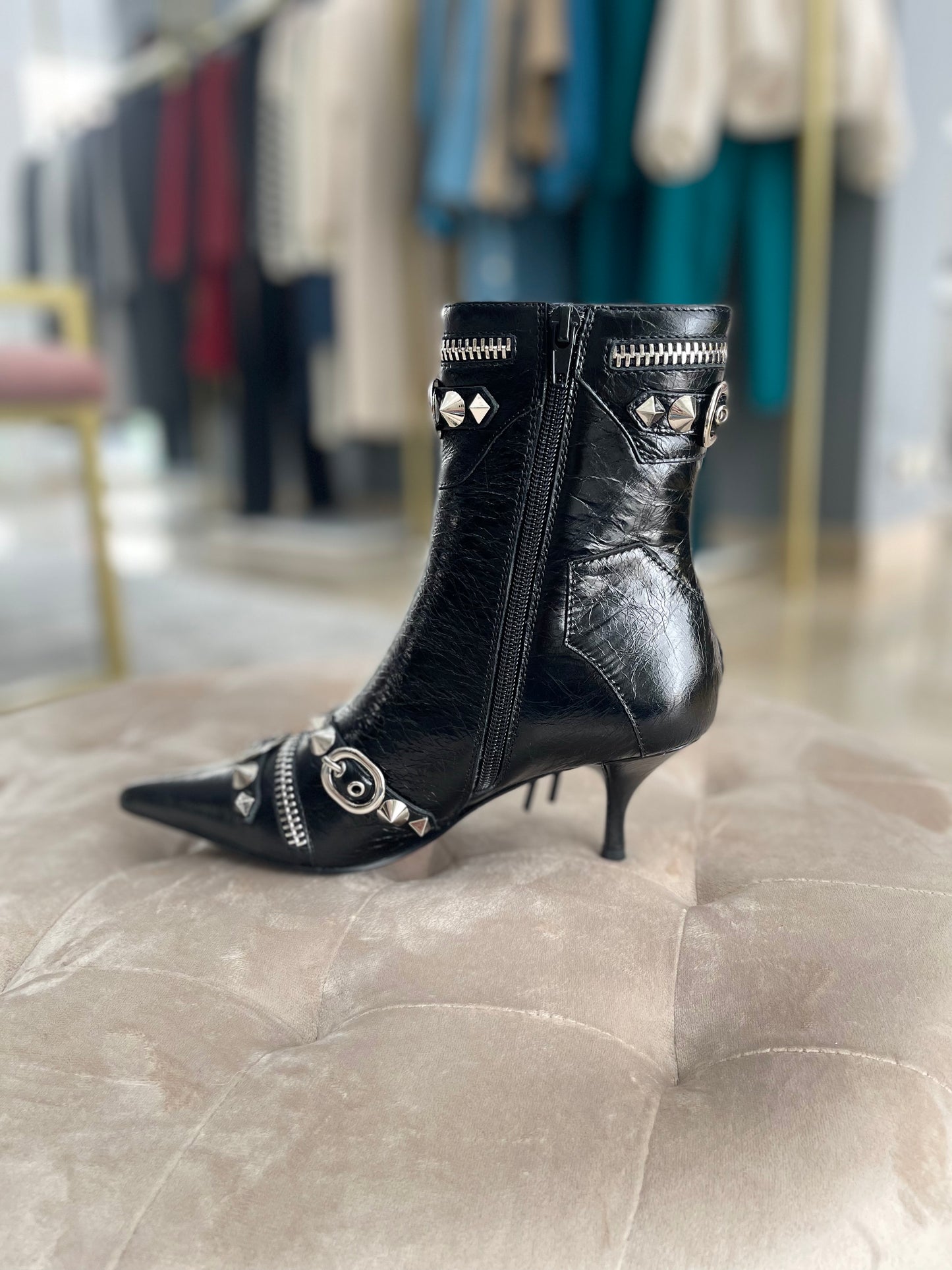 Botim Alt Rock-Jeffrey Campbell