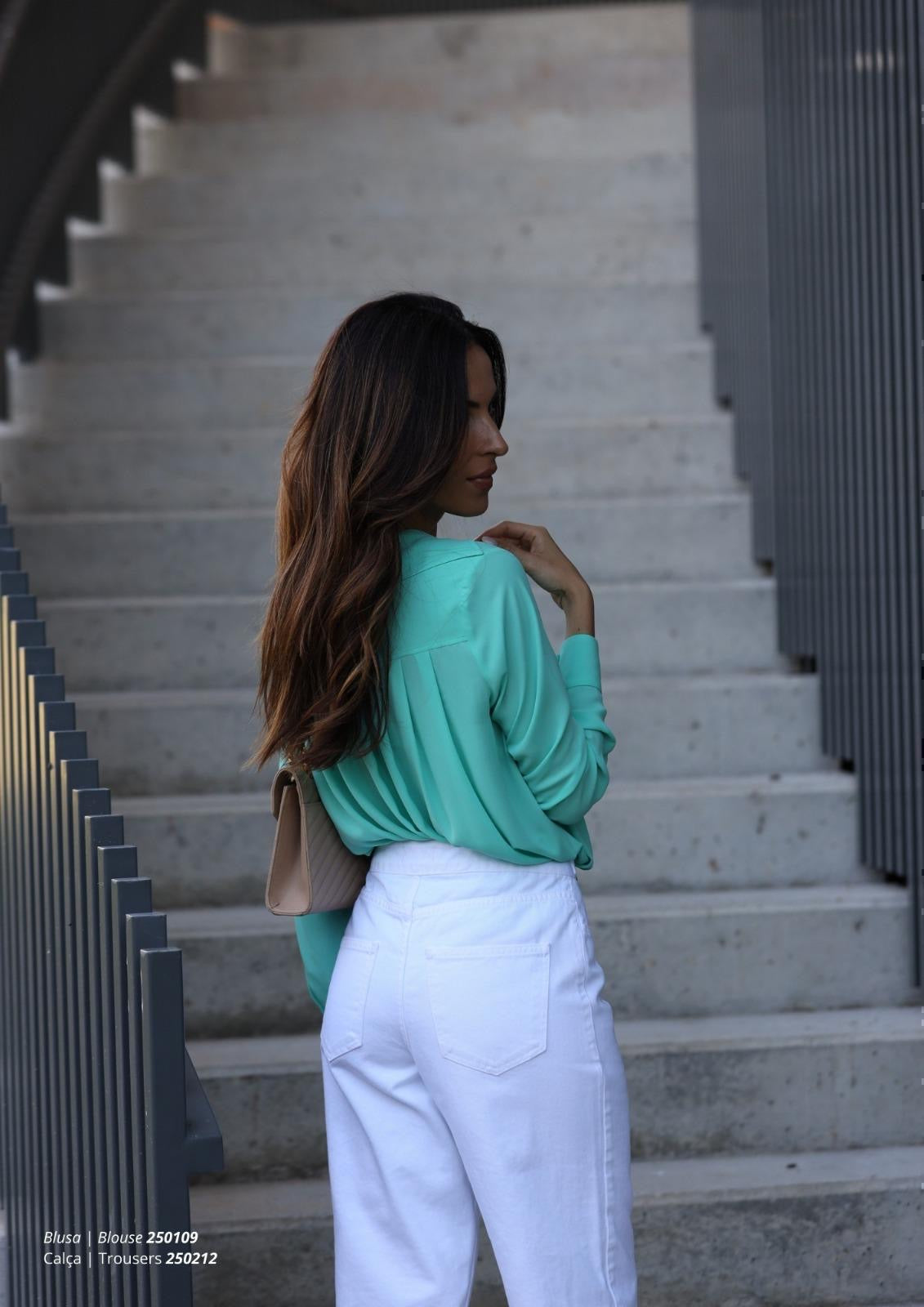 Jeans Com Aplicações na Cintura - Scripta