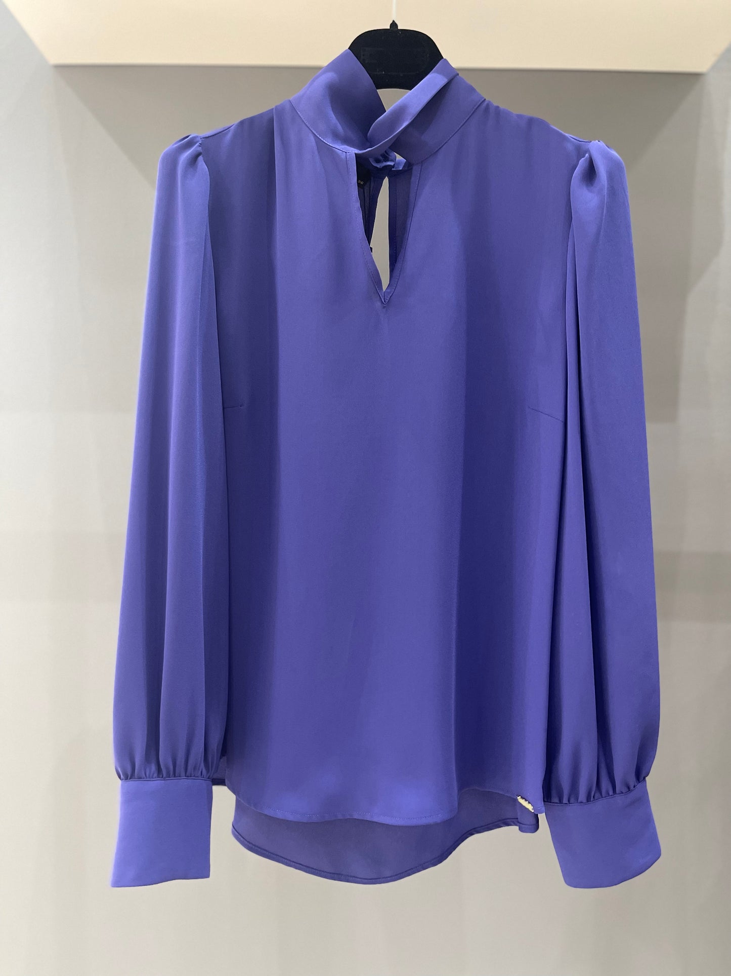 Blouse with Open Neckline and Twist Detail - Scripta