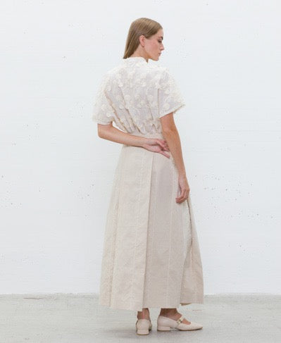 Camisa Bege com Bordado Floral em Relevo - Jijil