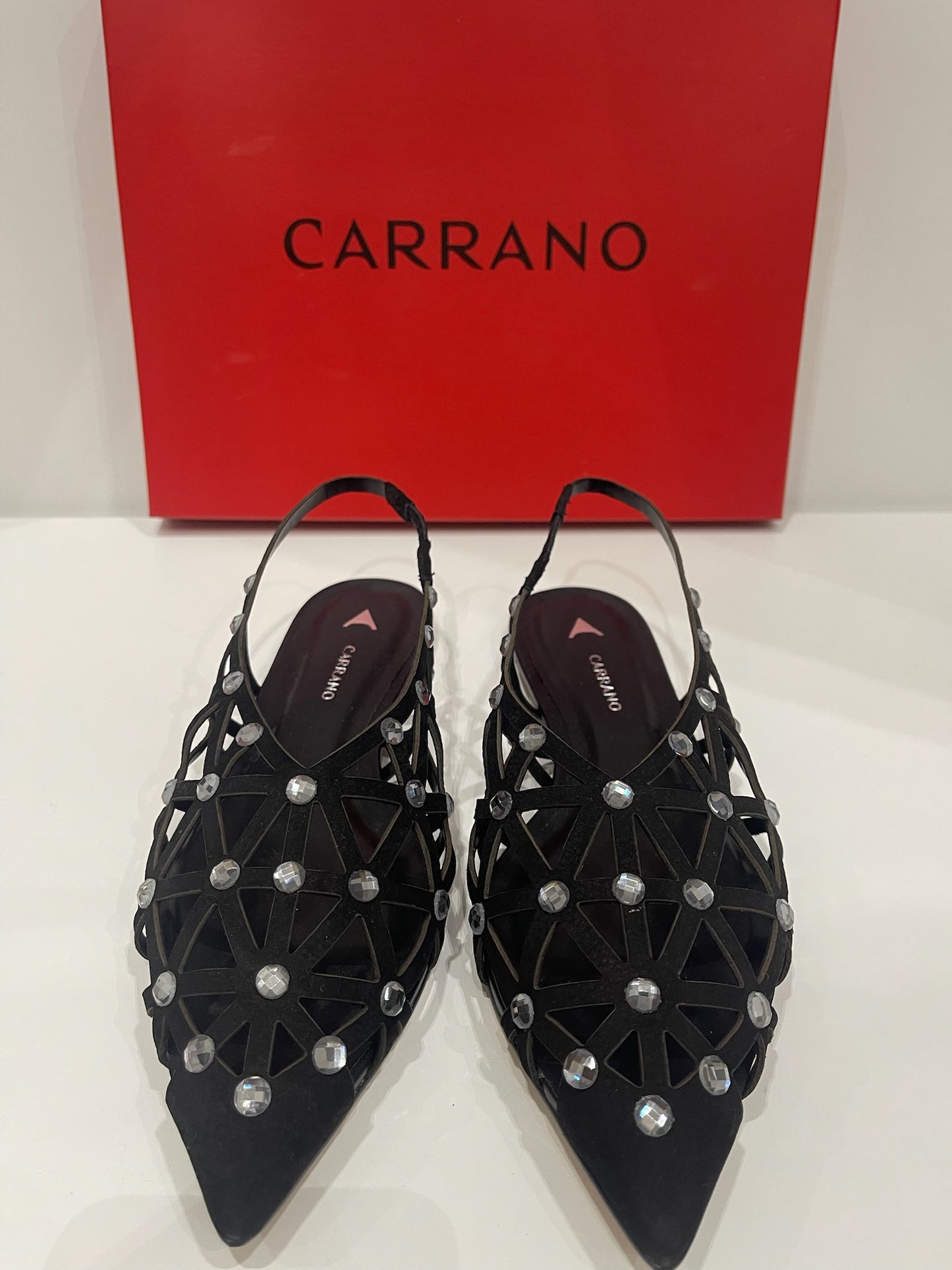 Slingback Preta com Apliques Cristal  – Carrano