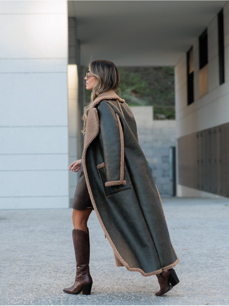 Casaco Comprido com Efeito Pele e Interior em Pêlo – Scripta