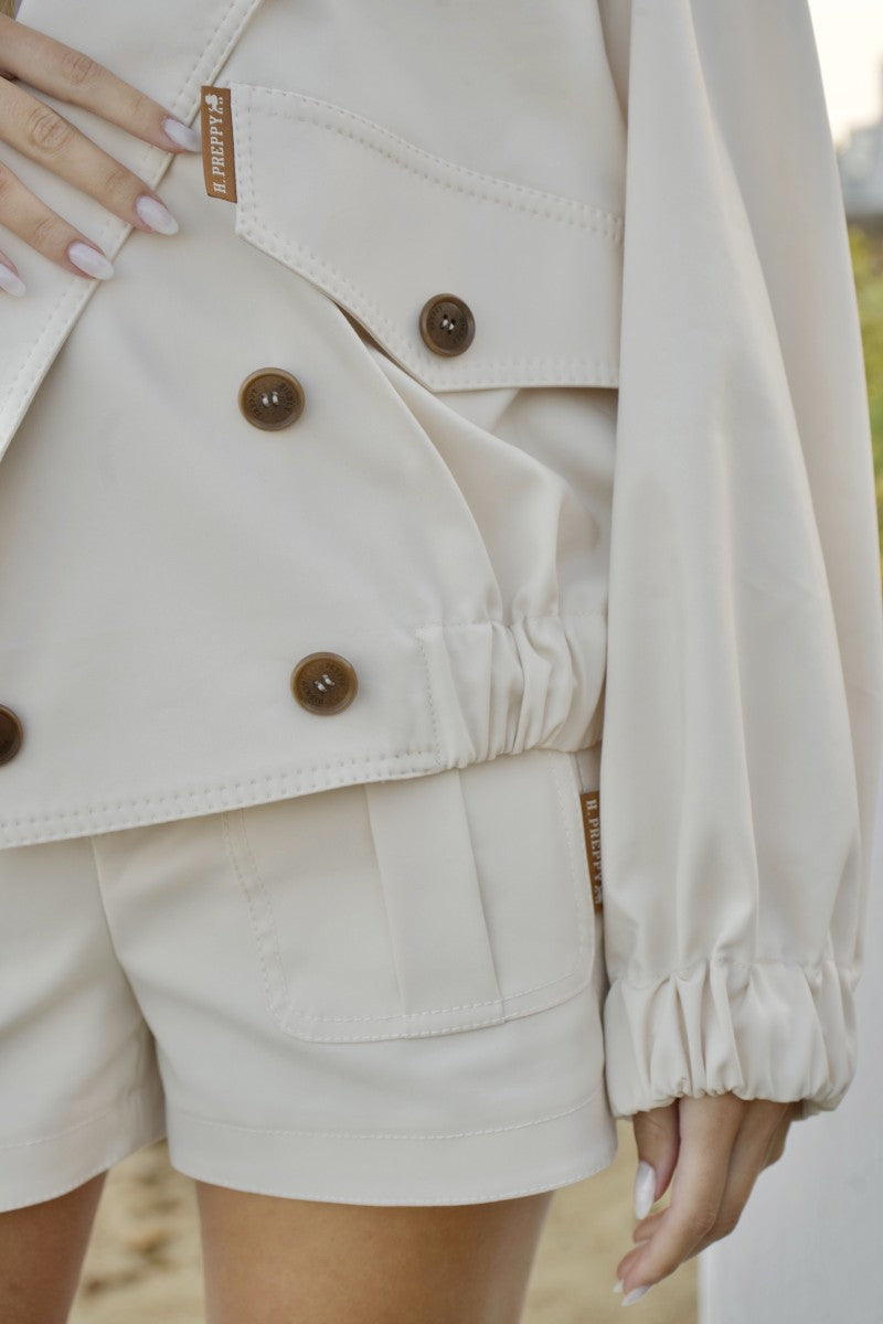 Jaqueta Cropped Bege Com Mangas Removíveis – Highly Preppy