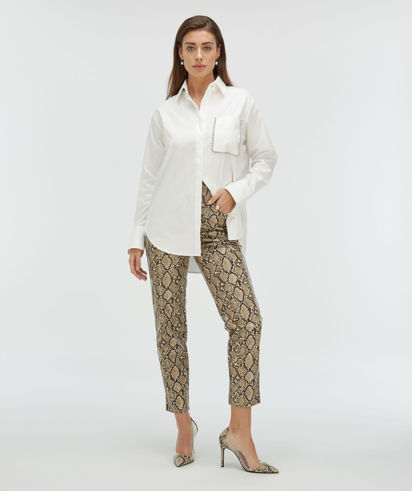 Blusa MEGGY com Corte Descontraído e Pedras Decorativas - Josh V