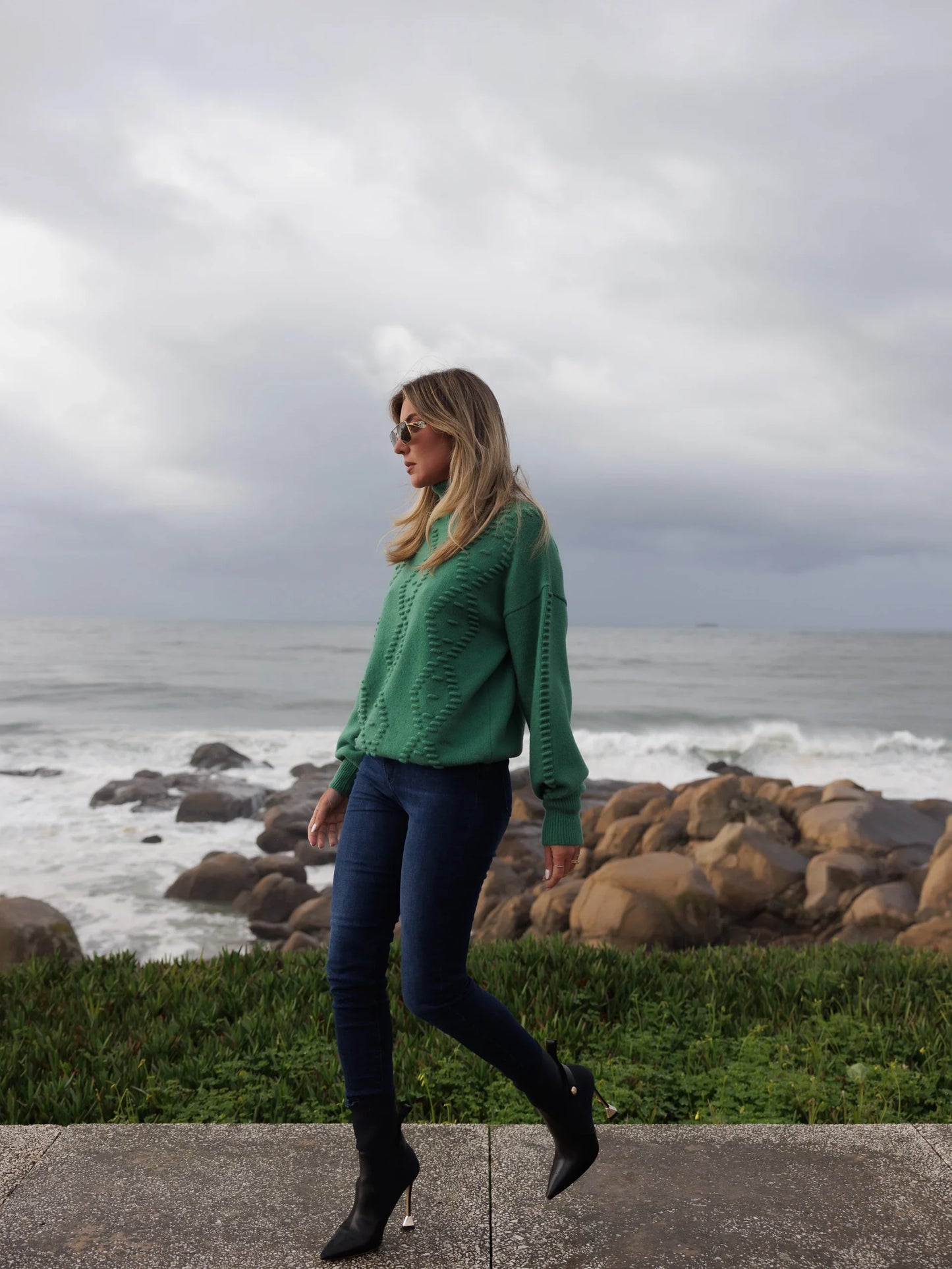 Camisola com Efeito Relevo na Frente e na Manga