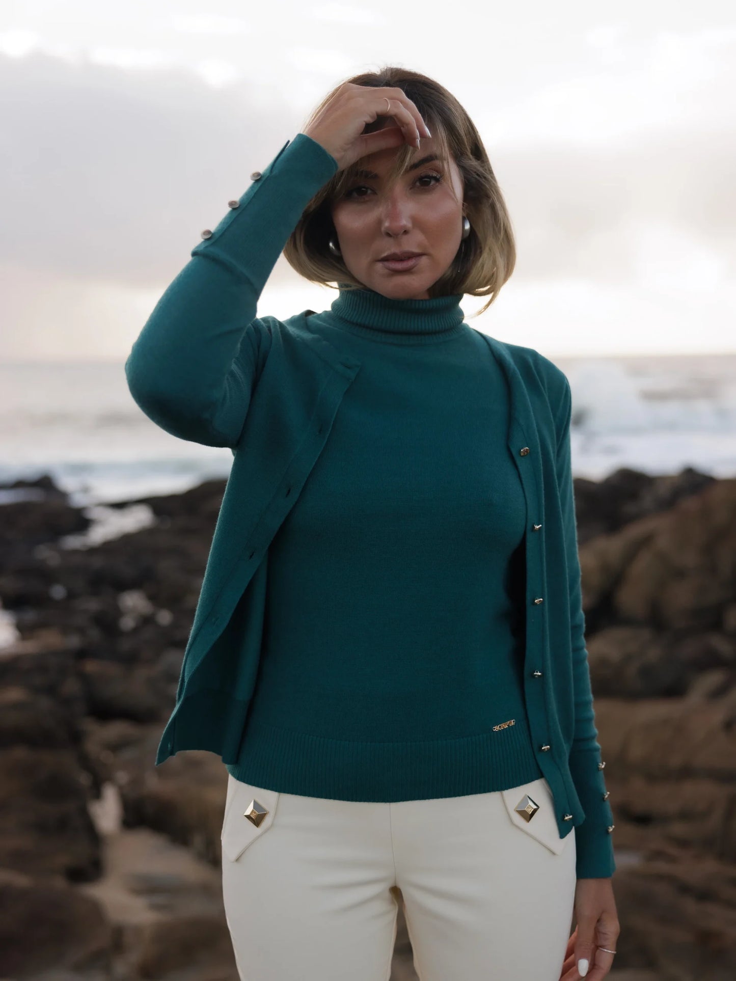 Camisola Com Detalhe de Bordado Na Gola - Scripta