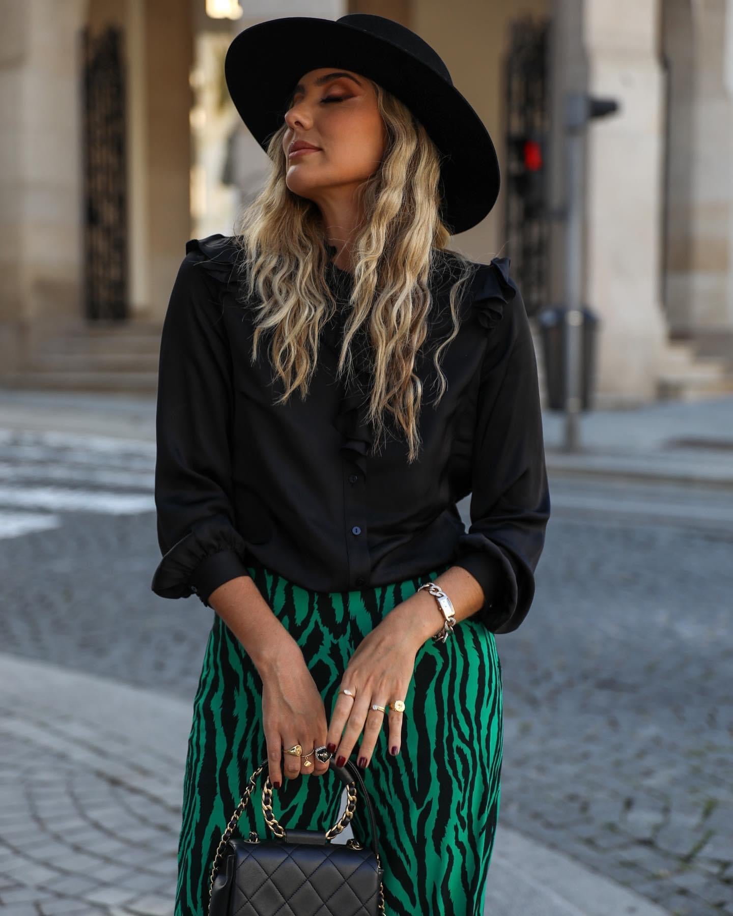 <transcy>Chemise noire à volants - Scripta</transcy>