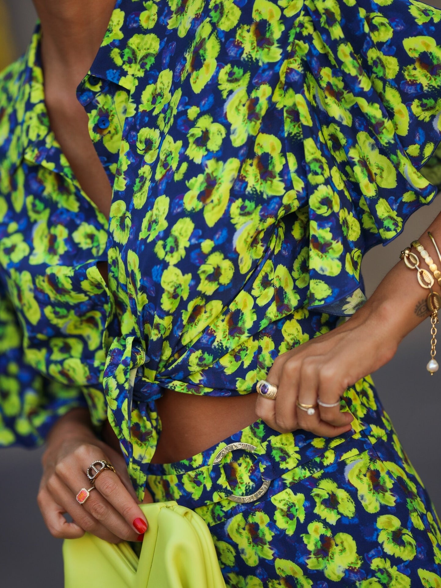 Calça fluída padrão floral