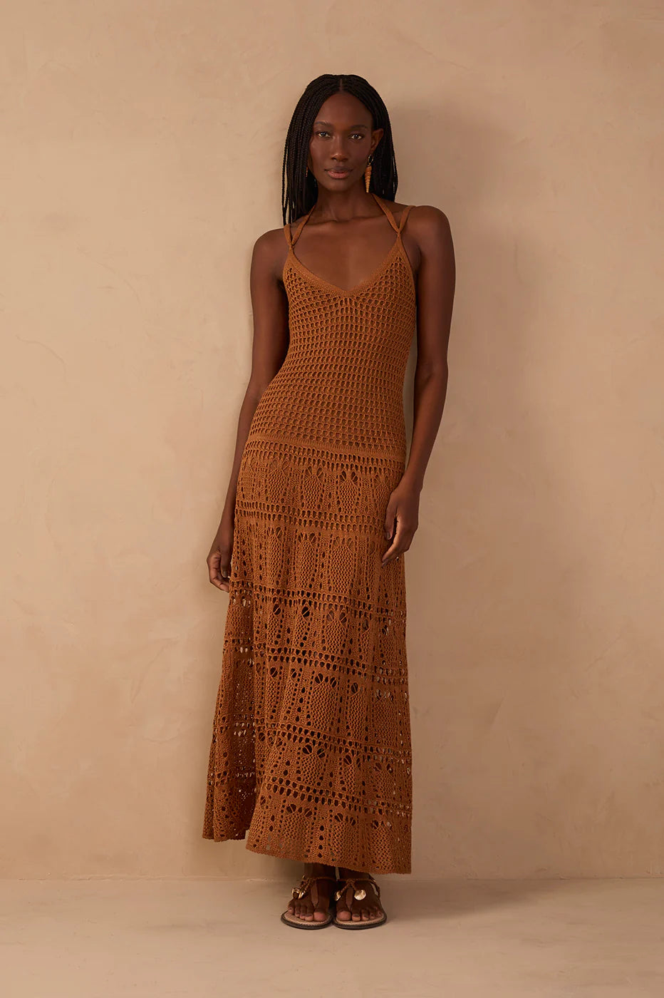 Vestido Comprido em Tricot Aberto com Decote em V Castanho - Dress To