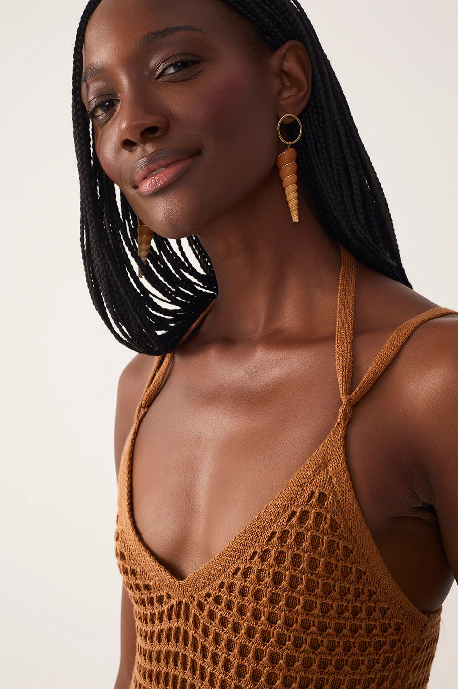 Vestido Comprido em Tricot Aberto com Decote em V Castanho - Dress To