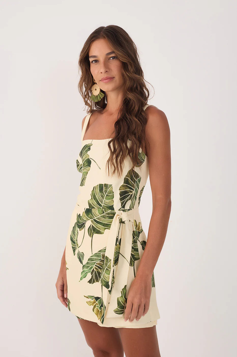 Macaquinho em Linho Estampa Folhar – Dress To