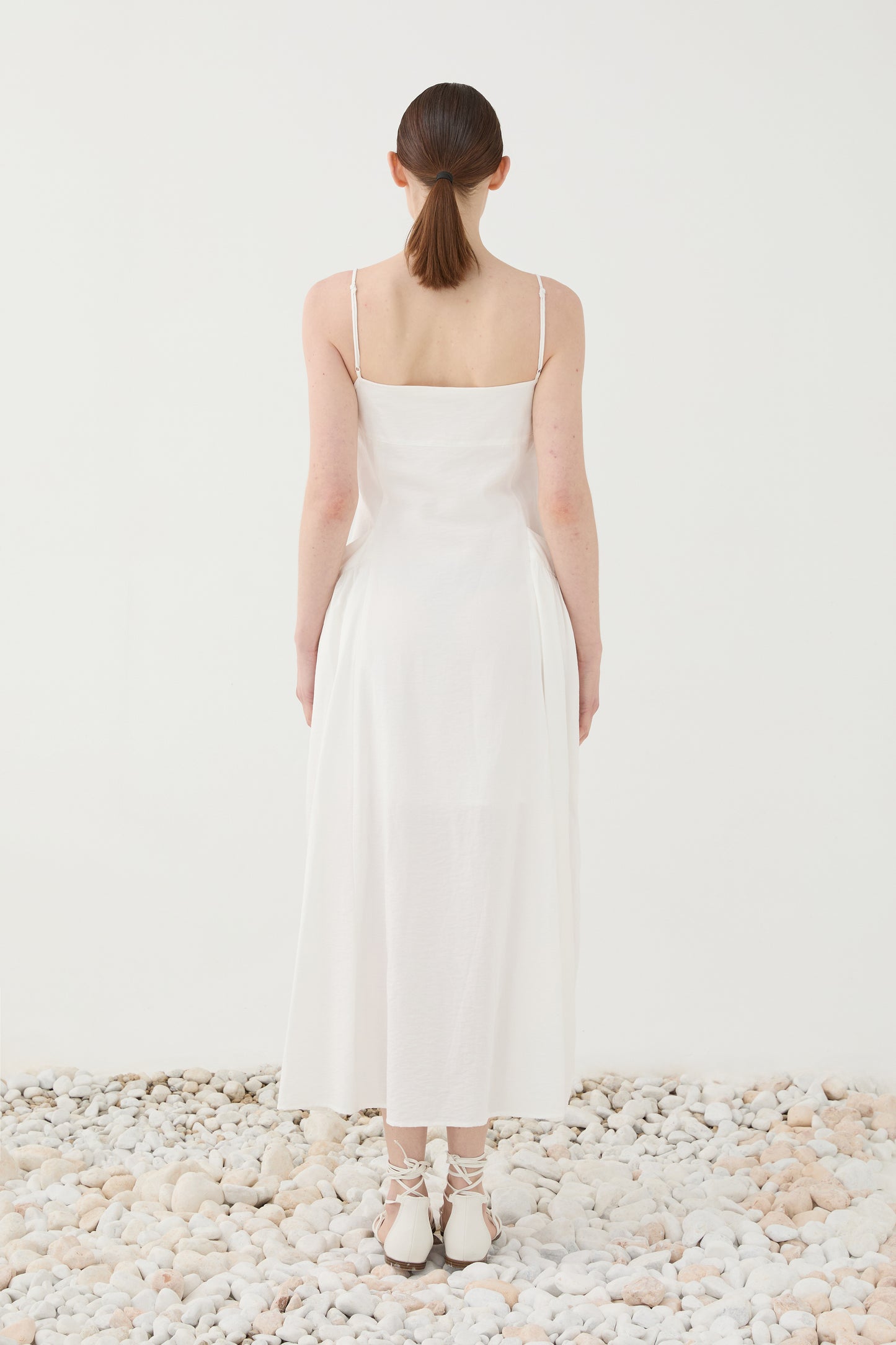 Vestido Midi Fluido com Alças Finas – Eleh