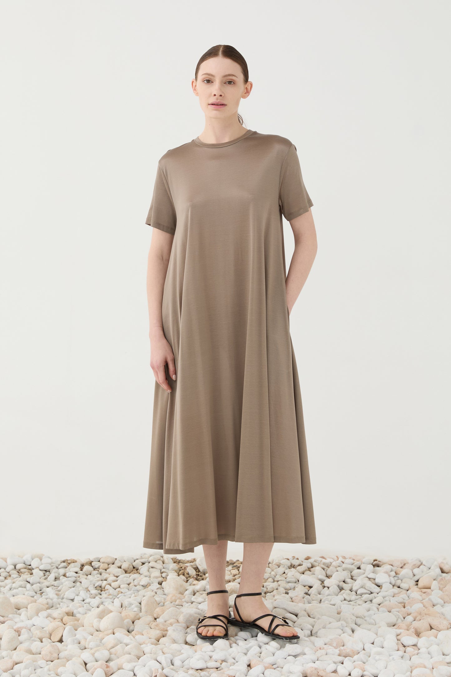 Vestido Midi Fluido Minimalista – Eleh