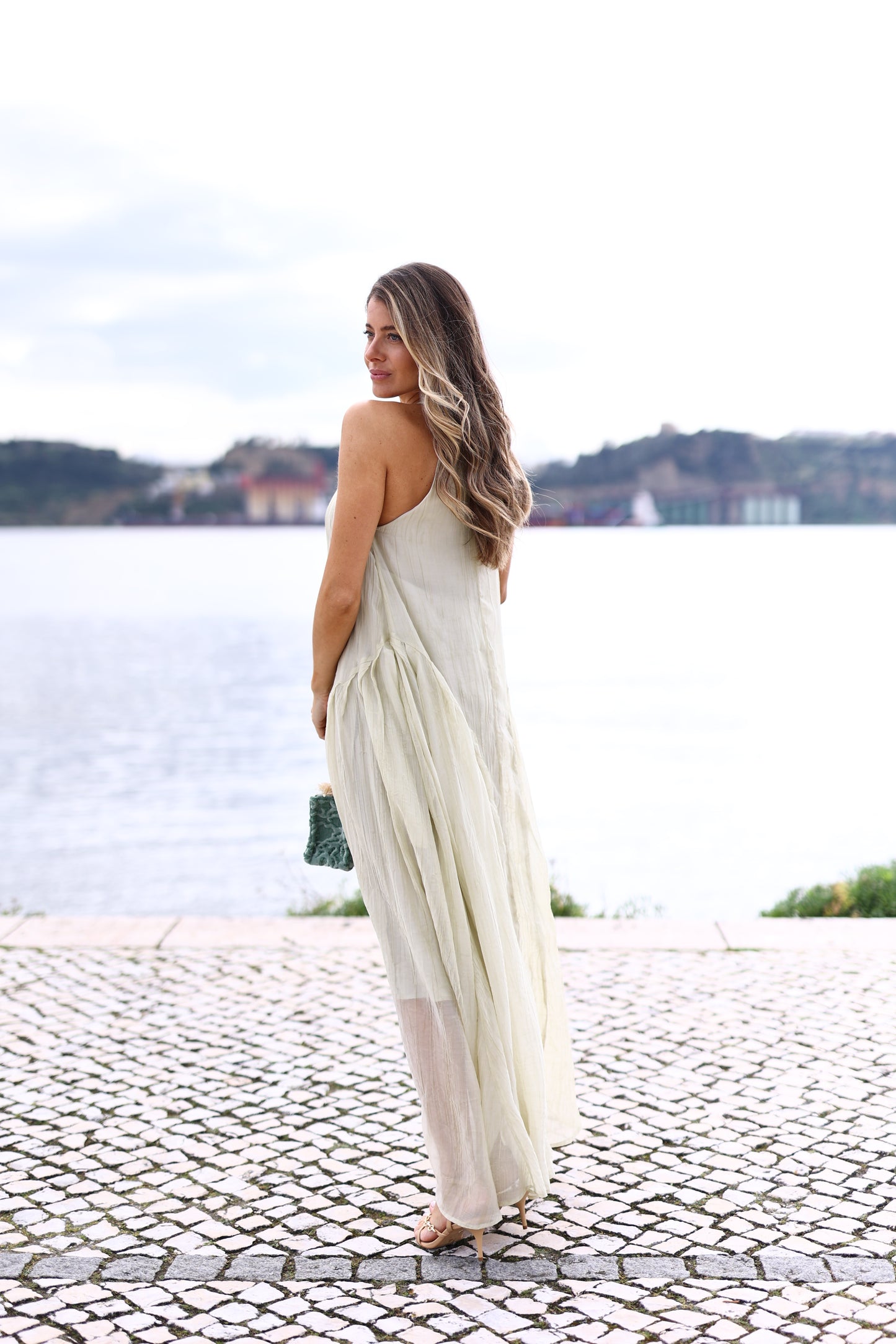 Vestido Longo Fluido Plissado – Eleh