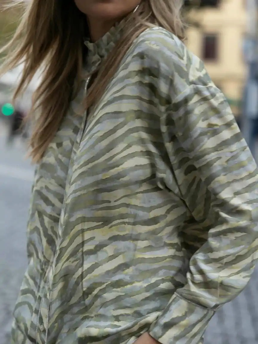 Blusa Estampada Com Folho Na Gola - Scripta