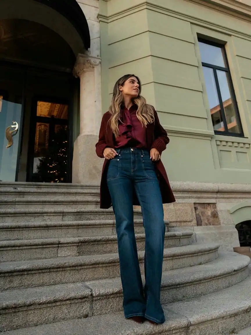 Calça Jeans Com Corte de Boca de Sino - Scripta