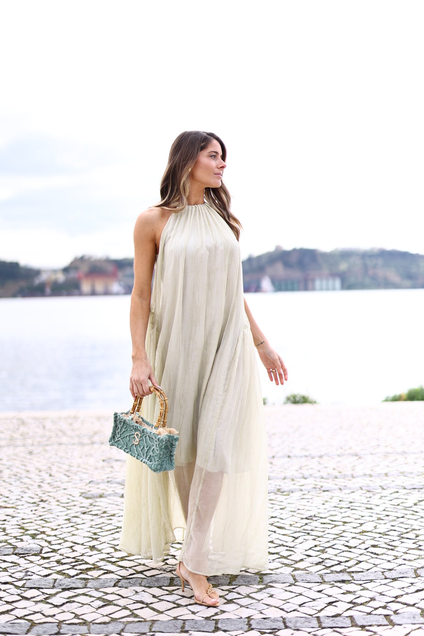 Vestido Longo Fluido Plissado – Eleh