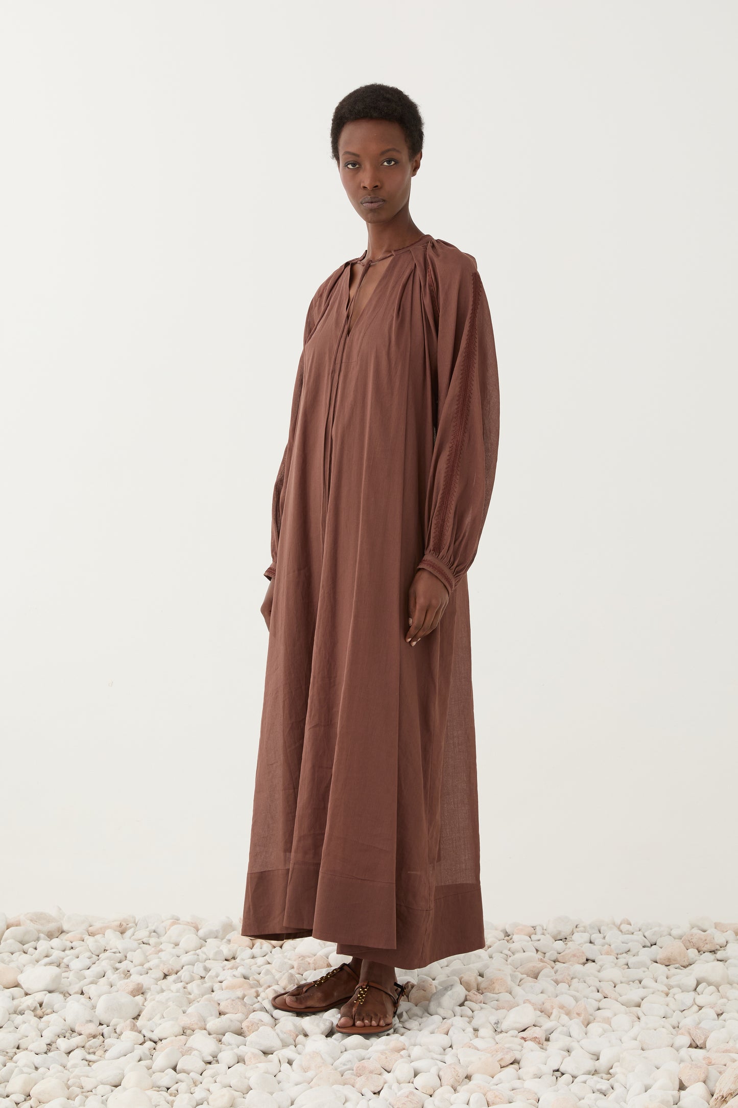 Vestido Midi Fluido em Tecido Leve – Eleh