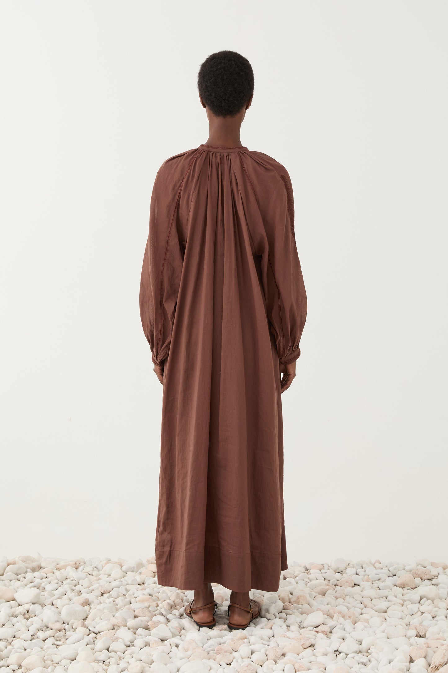 Vestido Midi Fluido em Tecido Leve – Eleh