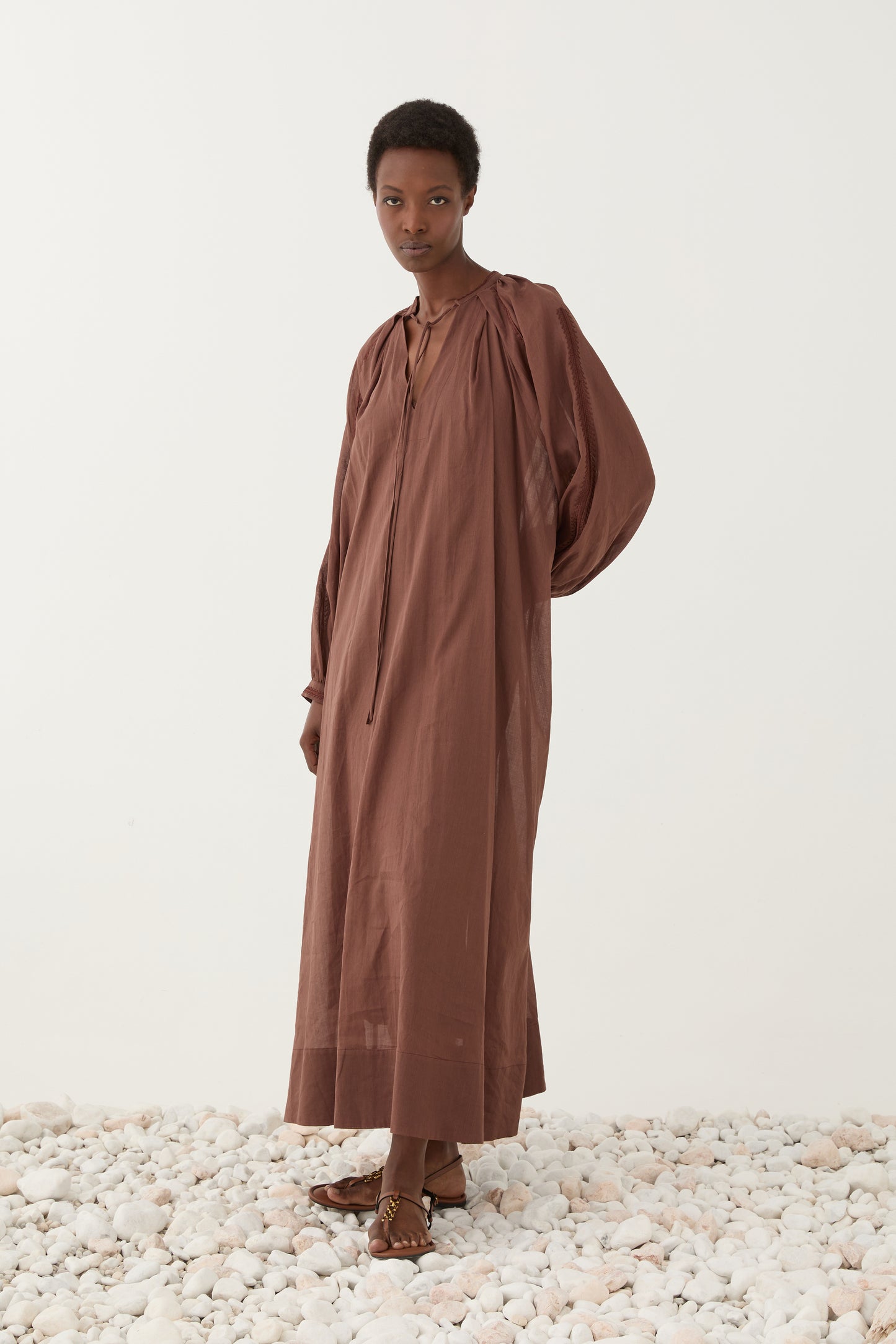 Vestido Midi Fluido em Tecido Leve – Eleh
