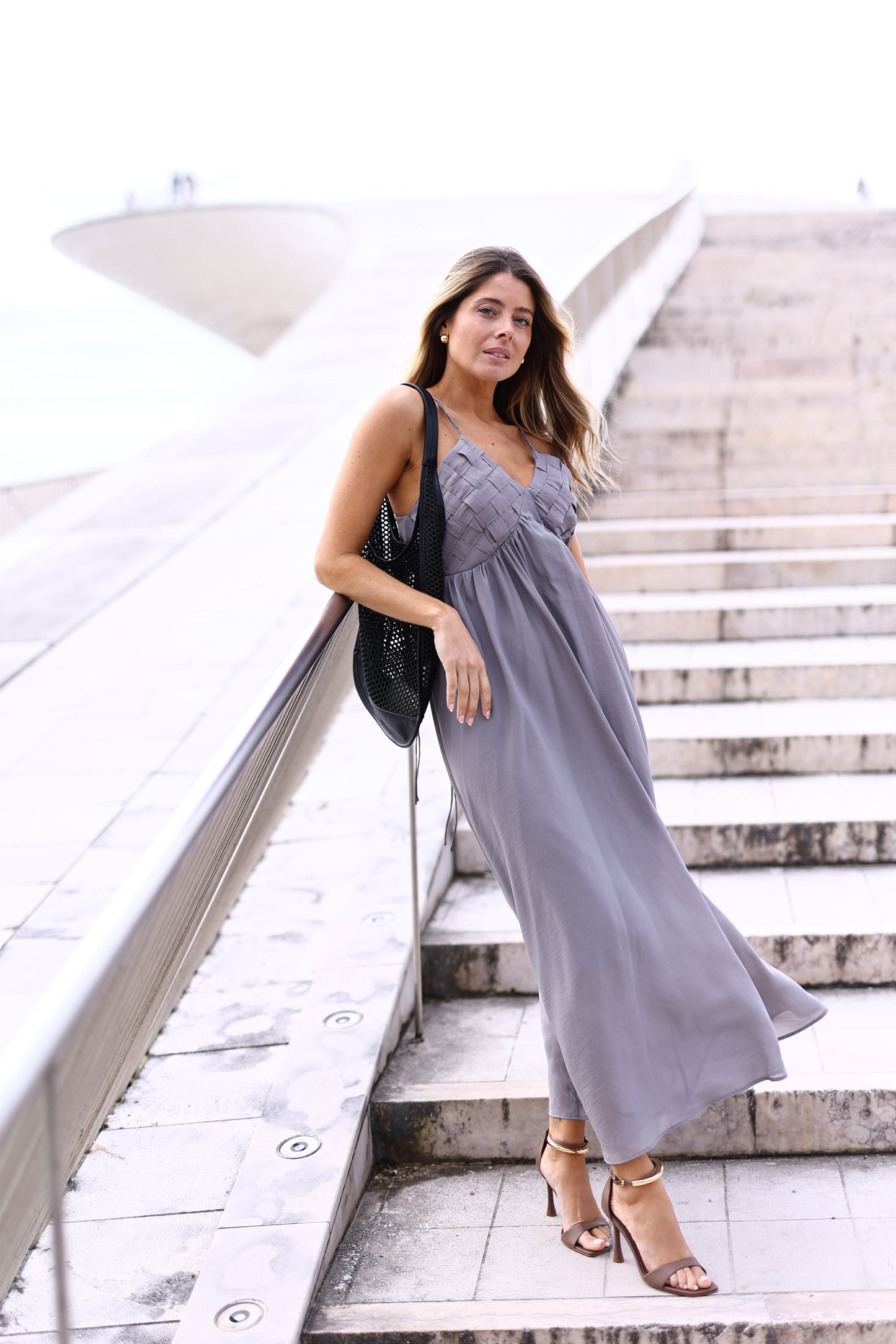Vestido Longo Fluido com Corpete Texturizado – Eleh