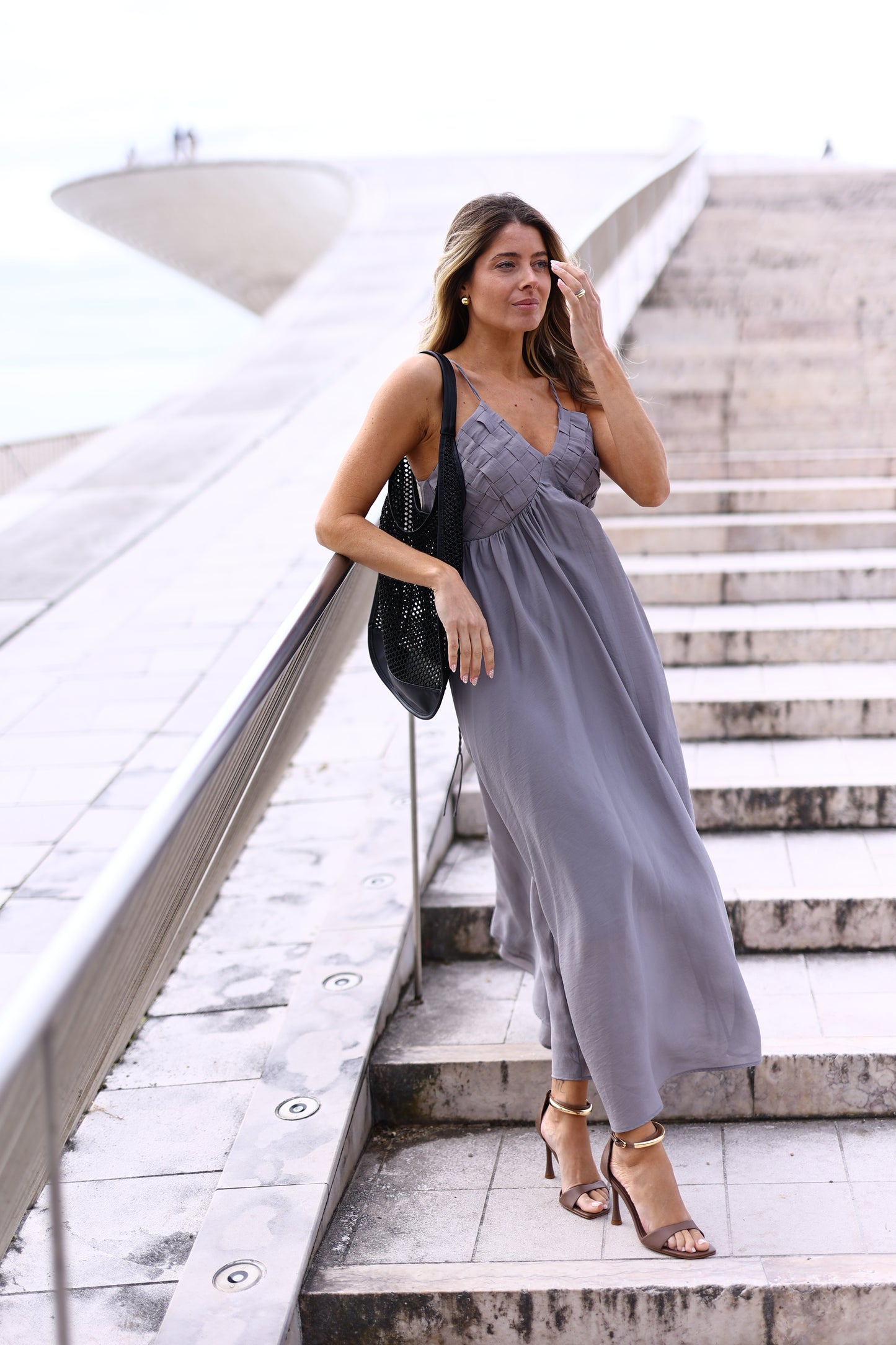 Vestido Longo Fluido com Corpete Texturizado – Eleh