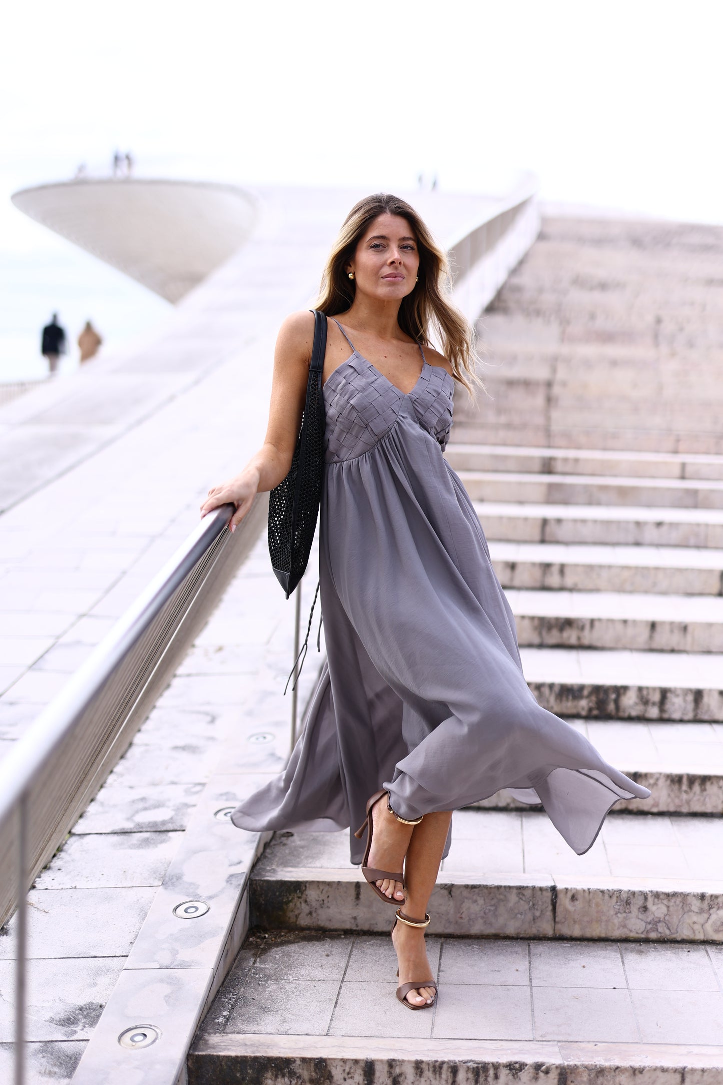 Vestido Longo Fluido com Corpete Texturizado – Eleh