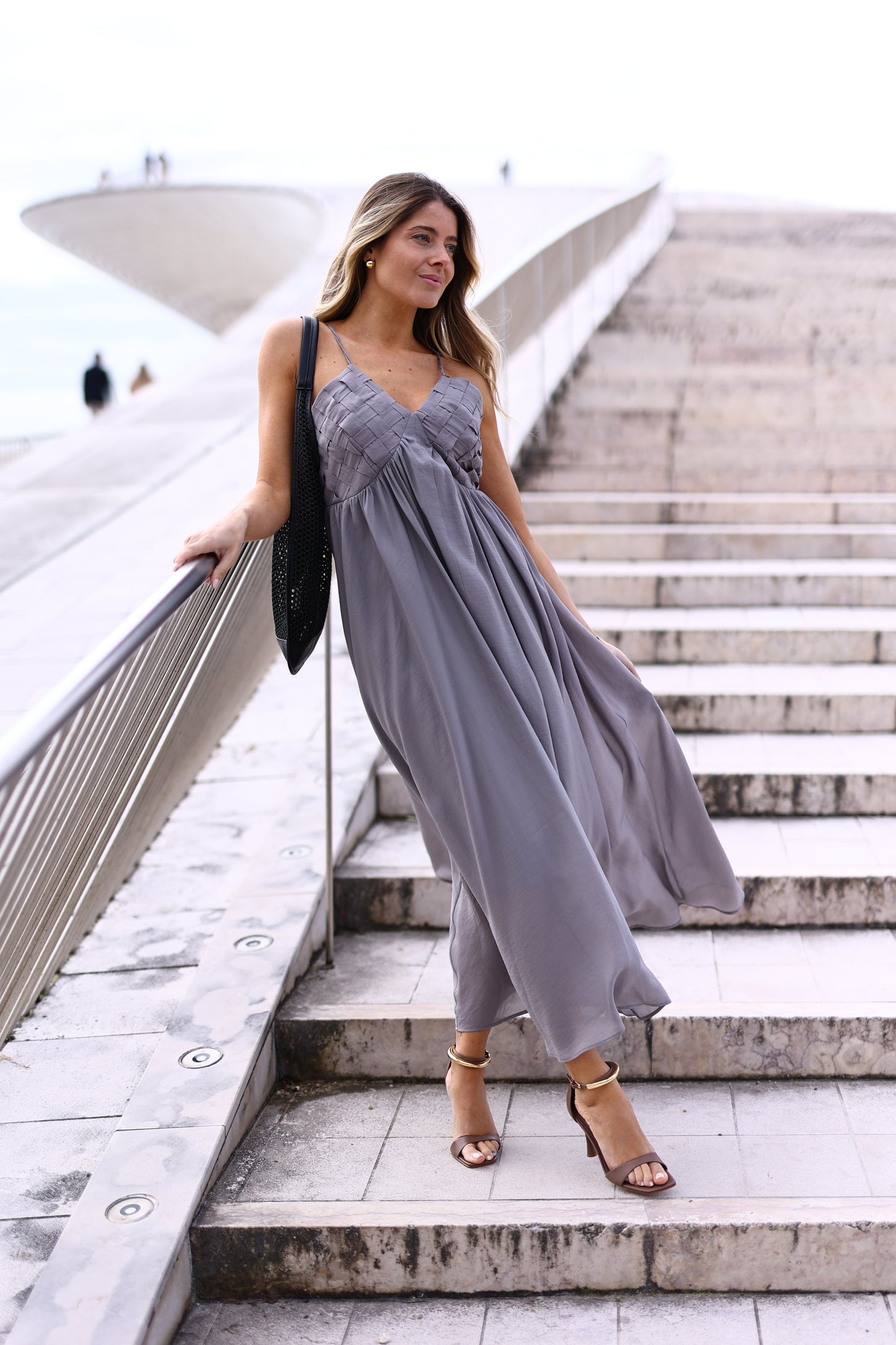 Vestido Longo Fluido com Corpete Texturizado – Eleh