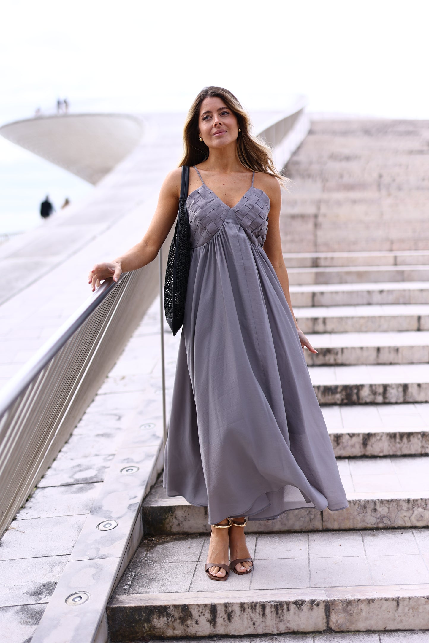 Vestido Longo Fluido com Corpete Texturizado – Eleh