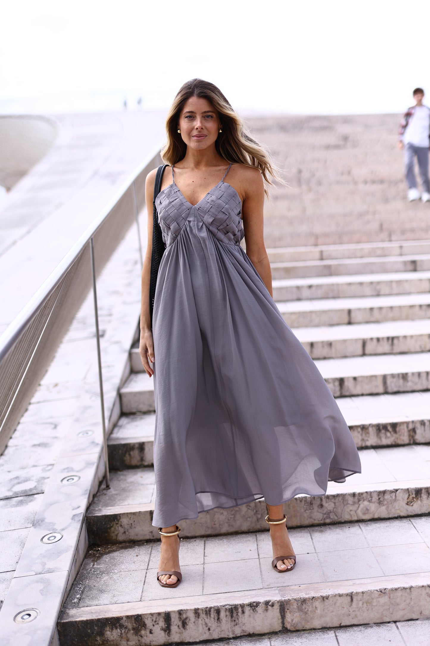 Vestido Longo Fluido com Corpete Texturizado – Eleh