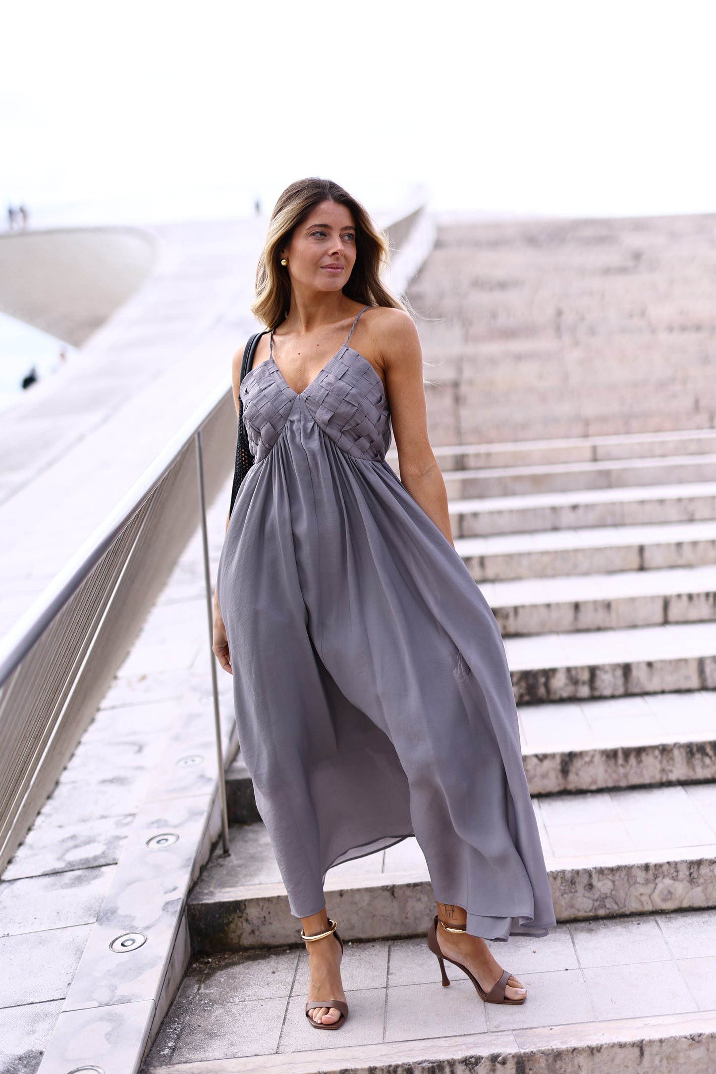 Vestido Longo Fluido com Corpete Texturizado – Eleh