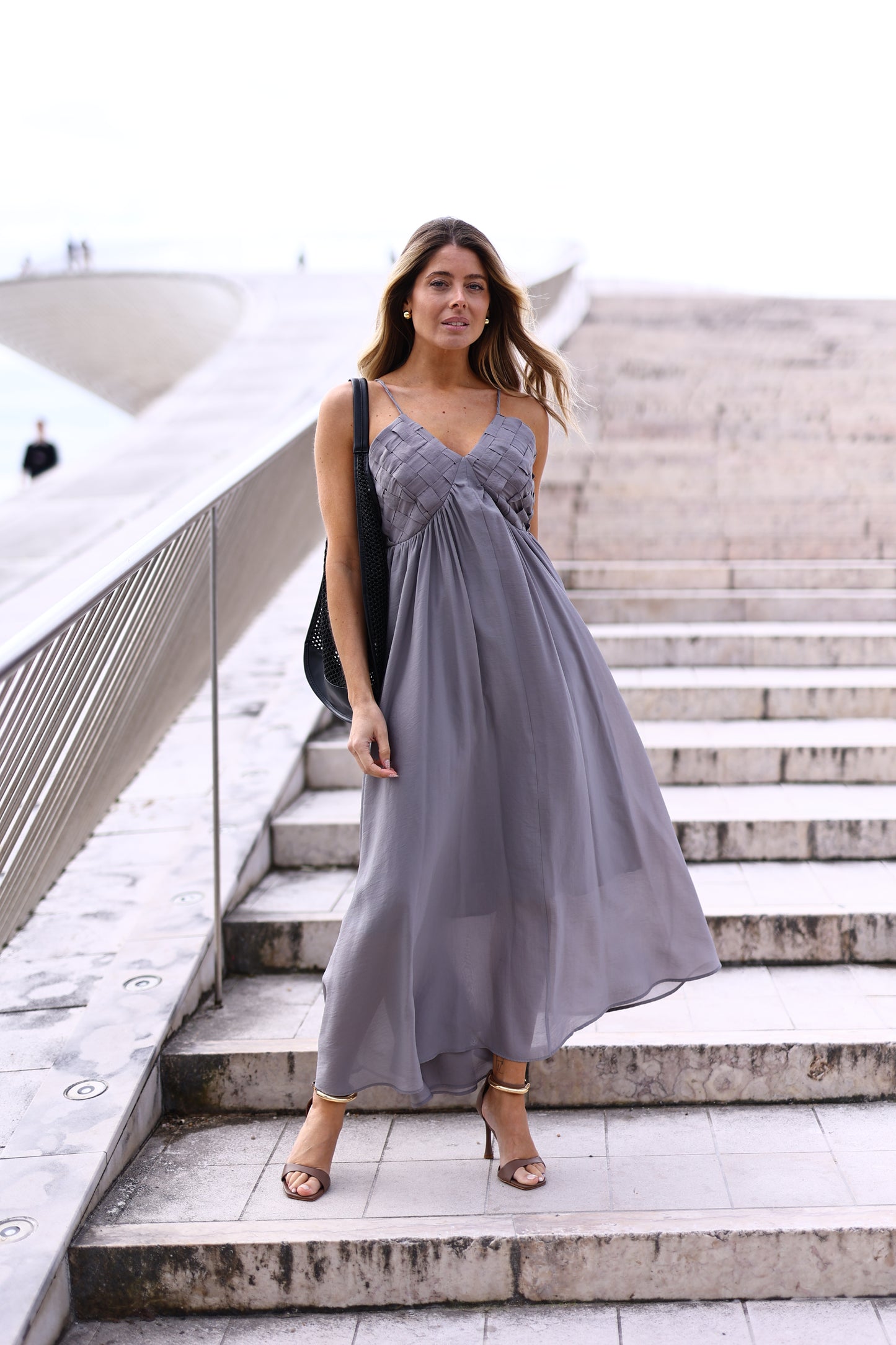 Vestido Longo Fluido com Corpete Texturizado – Eleh