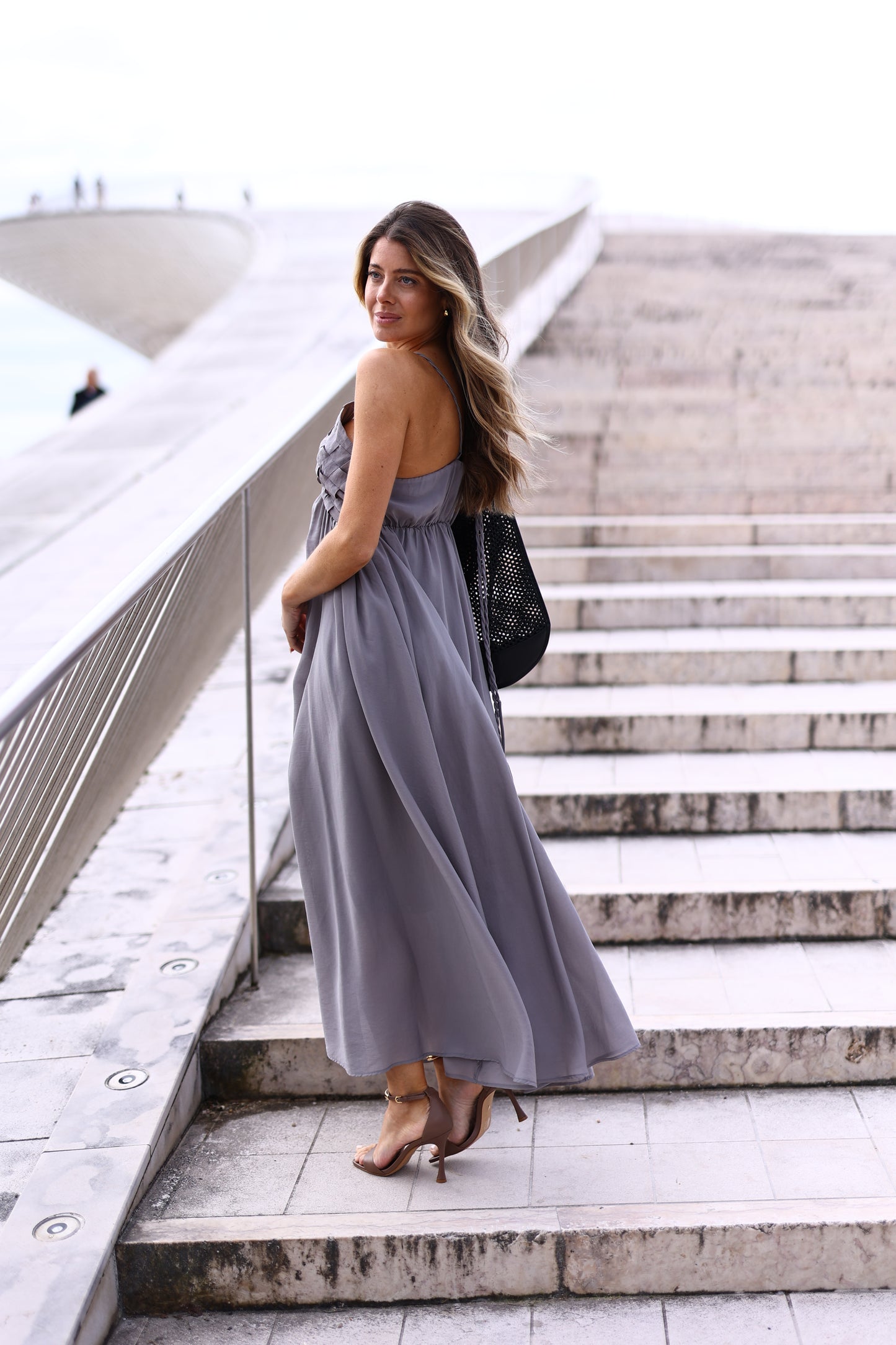 Vestido Longo Fluido com Corpete Texturizado – Eleh