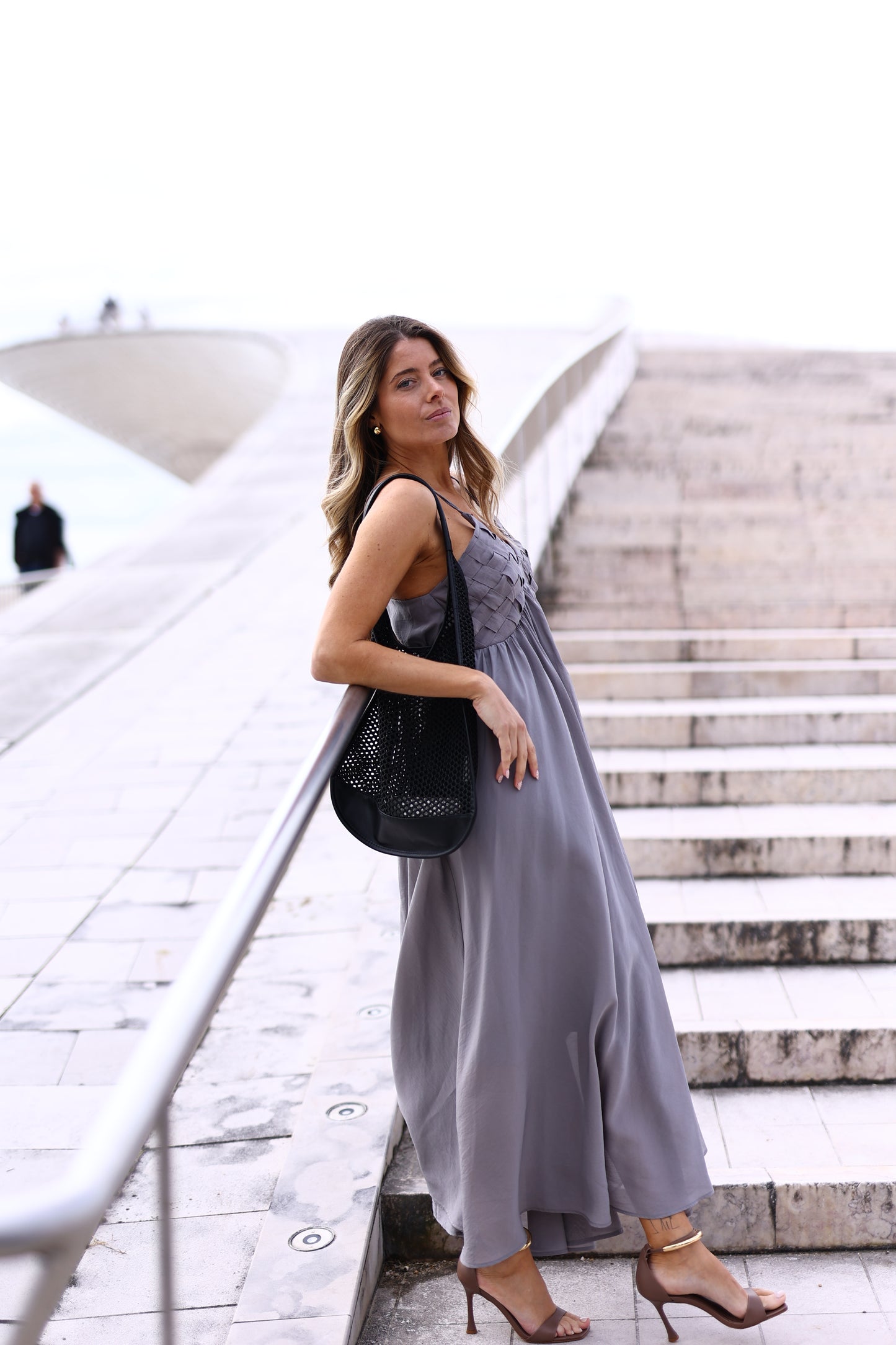 Vestido Longo Fluido com Corpete Texturizado – Eleh