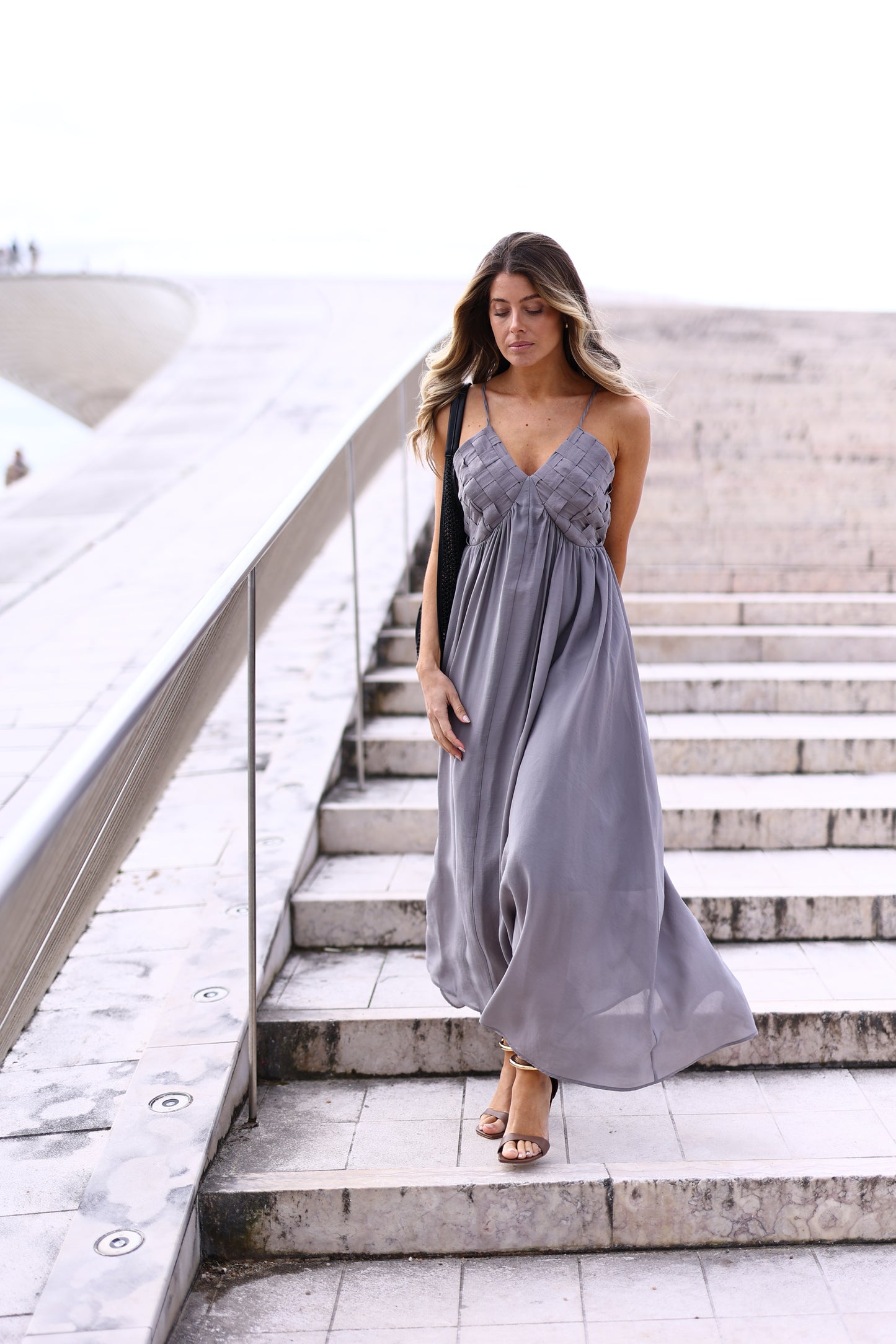Vestido Longo Fluido com Corpete Texturizado – Eleh
