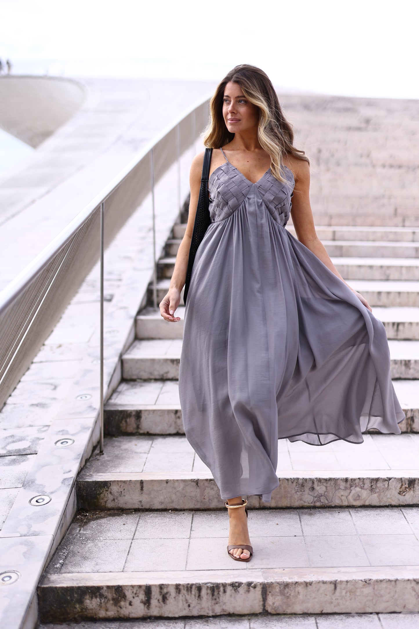 Vestido Longo Fluido com Corpete Texturizado – Eleh