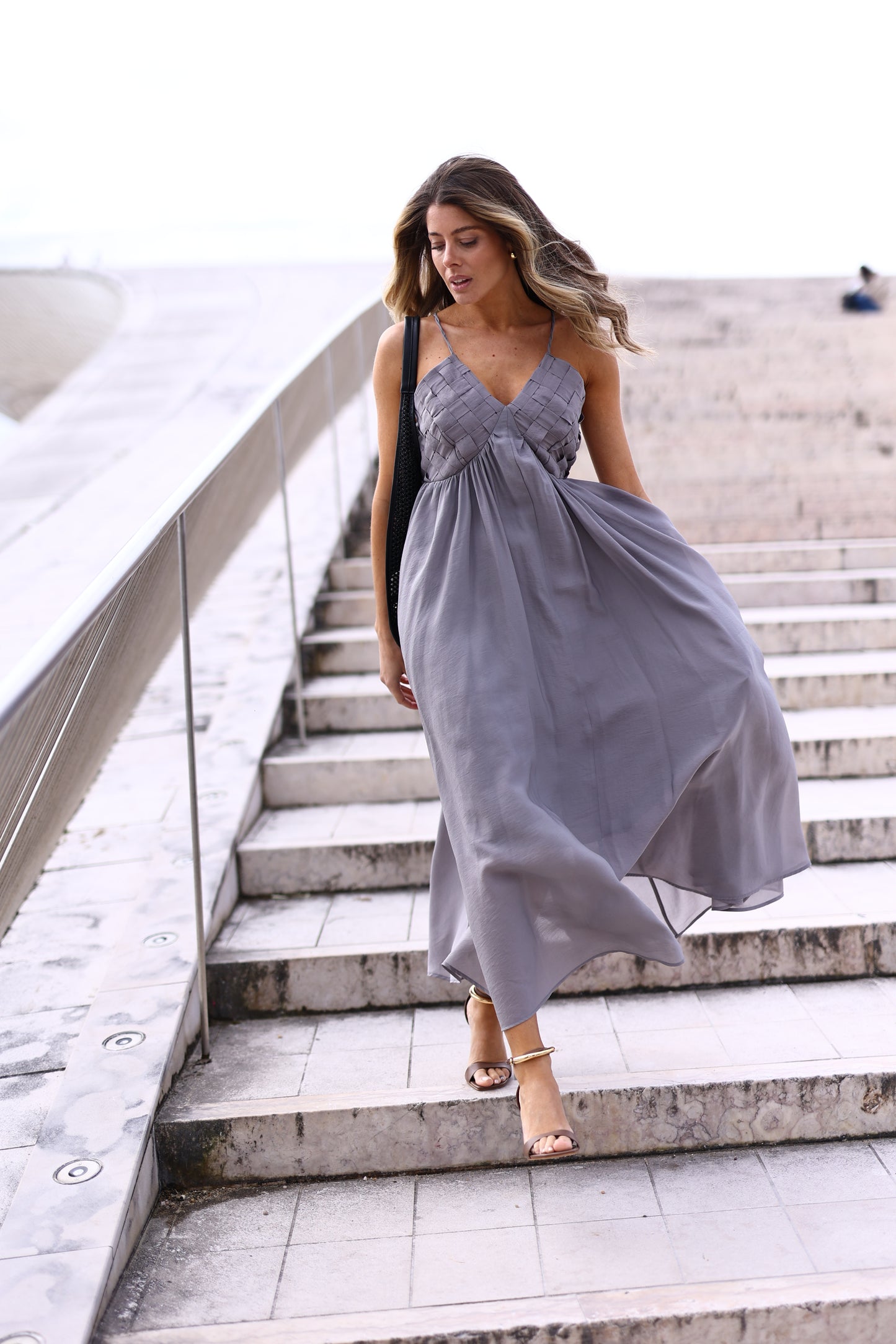 Vestido Longo Fluido com Corpete Texturizado – Eleh