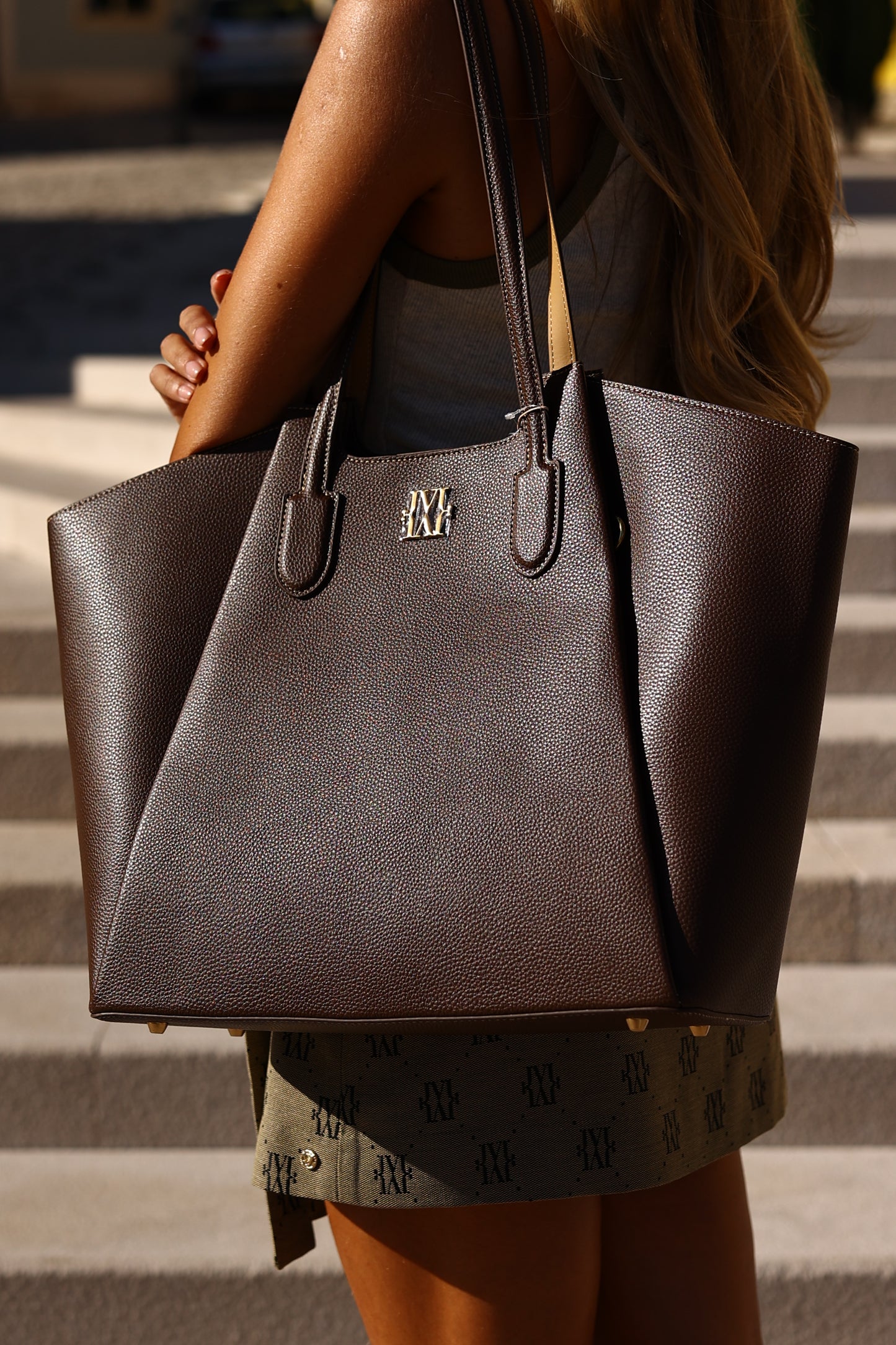 Mala Shopper Alisa - Josh V