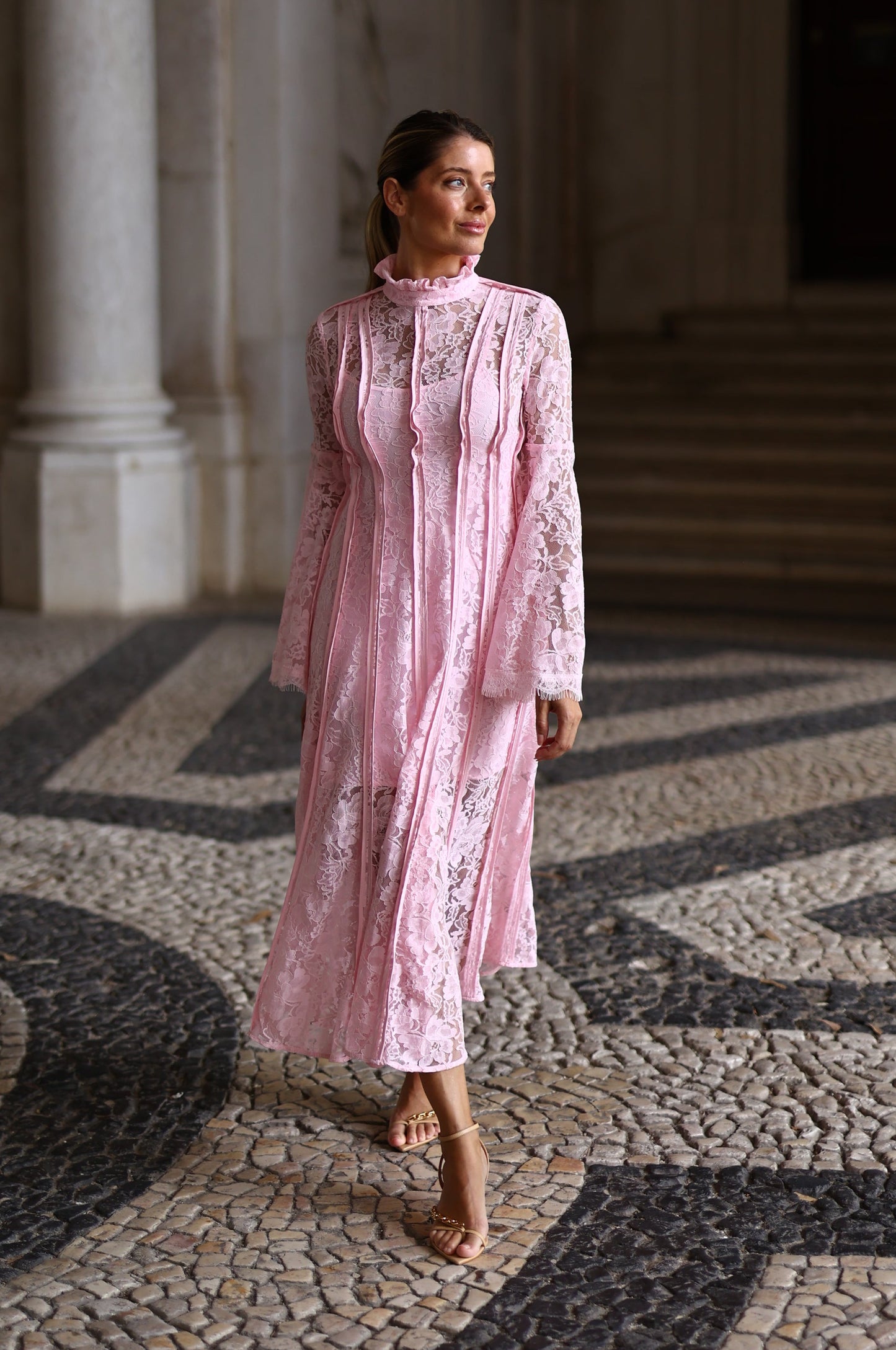 Vestido Arborea em Renda Rosa – Odi Odi