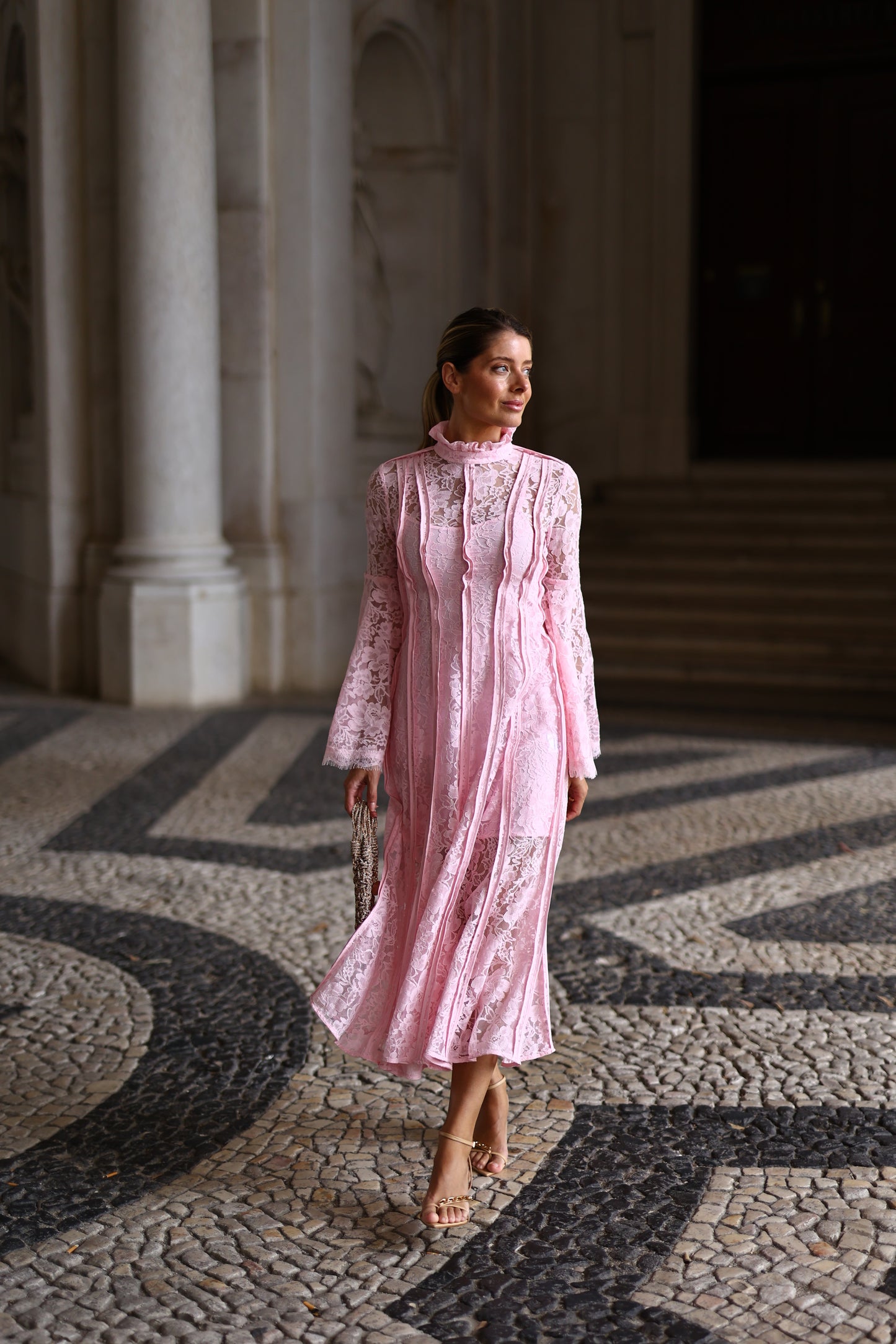 Vestido Arborea em Renda Rosa – Odi Odi